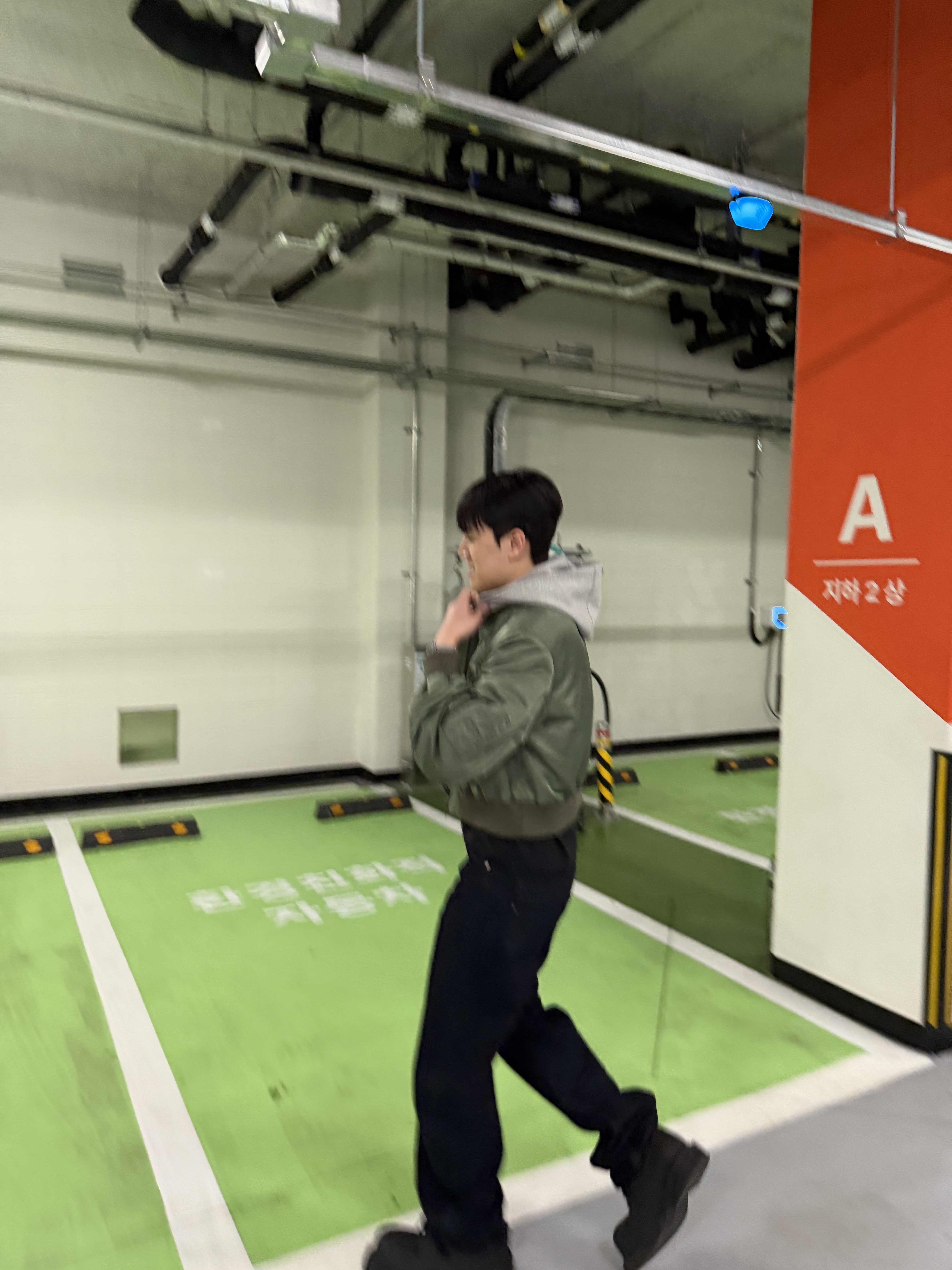 CSC Shifted Cropped Bomber Jacket Khaki, CSC Over Draped Denim Pants Raw 착용 스타일 - 3