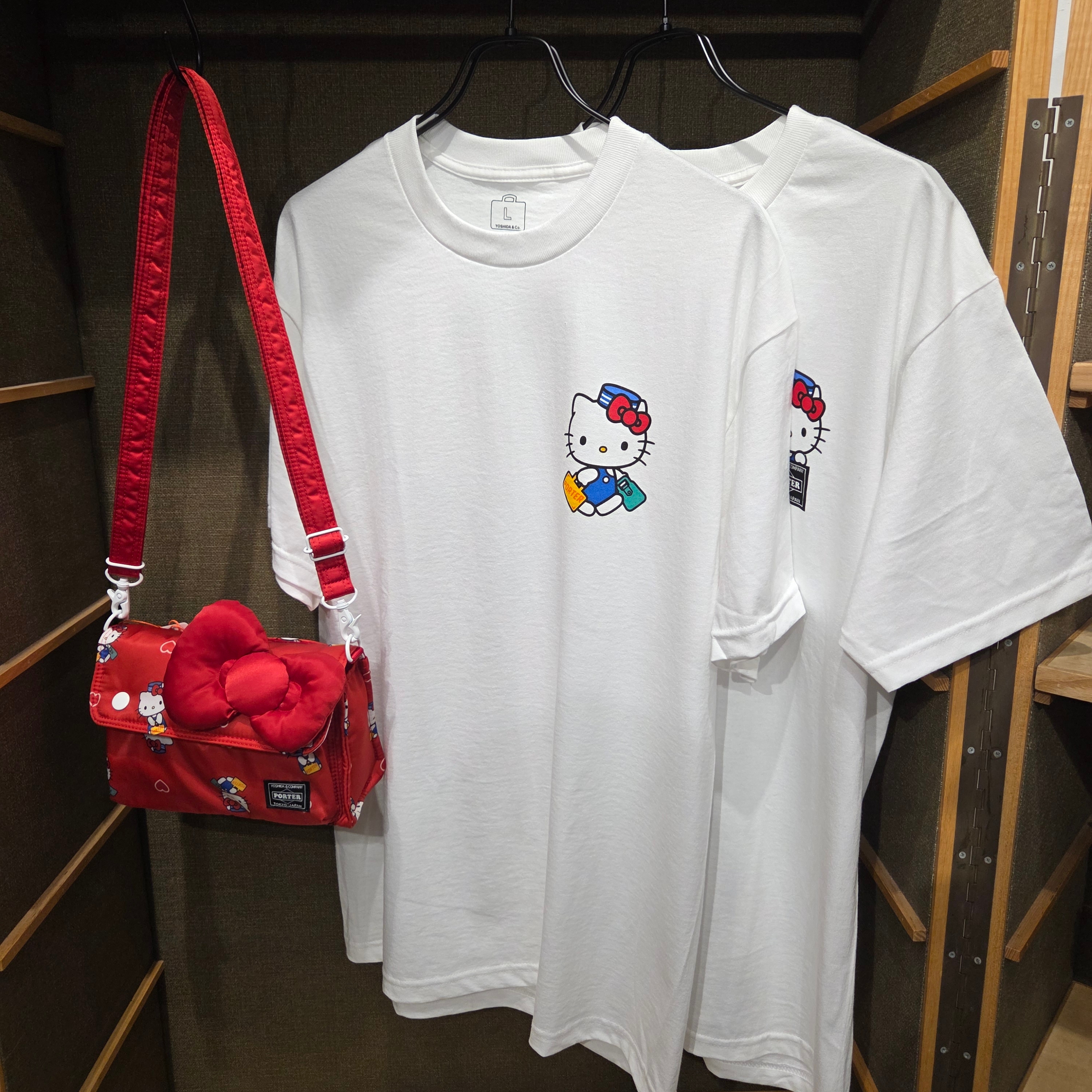 Porter x Hello Kitty T-Shirt White, Porter x Hello Kitty Party Bag Red 착용 스타일