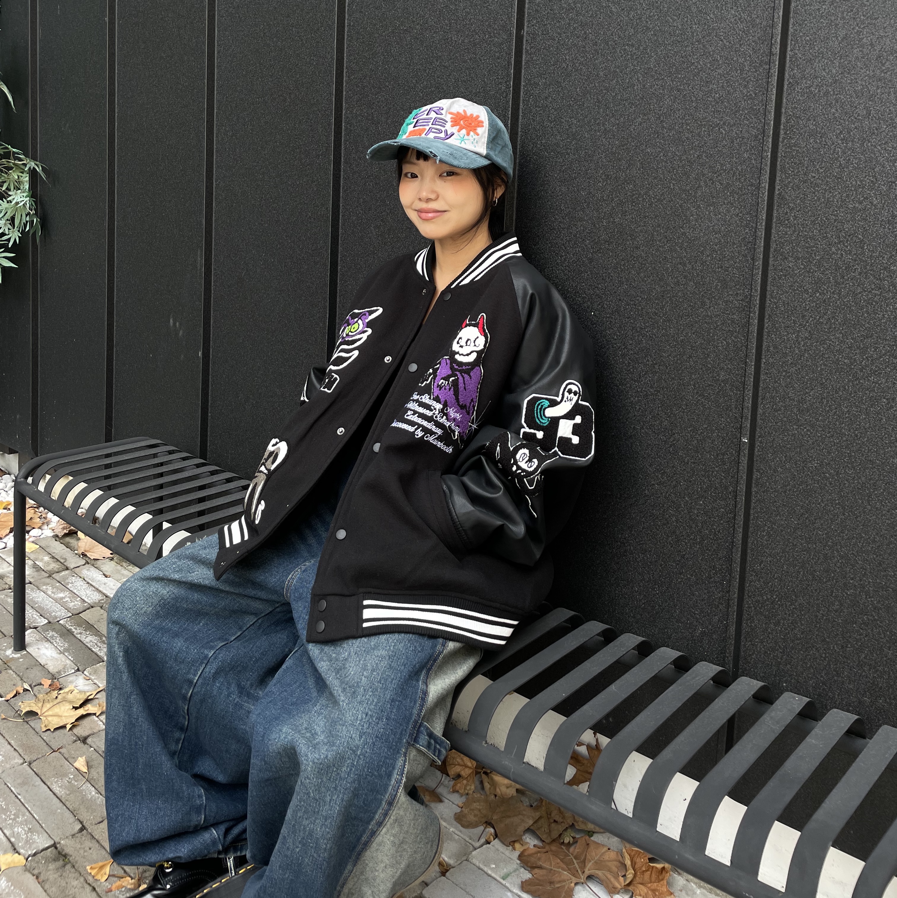 MAINBOOTH Creepy Devil Varsity Jacket Black, MAINBOOTH Creepy Sun Ball Cap Green 착용 스타일 - 1