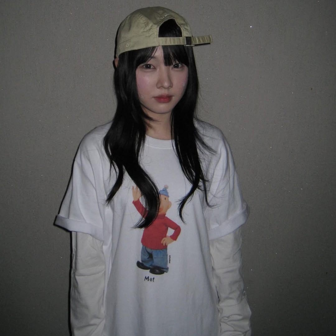 MAINBOOTH [Pat&Mat] Mat T-shirt White 착용 스타일 - 1
