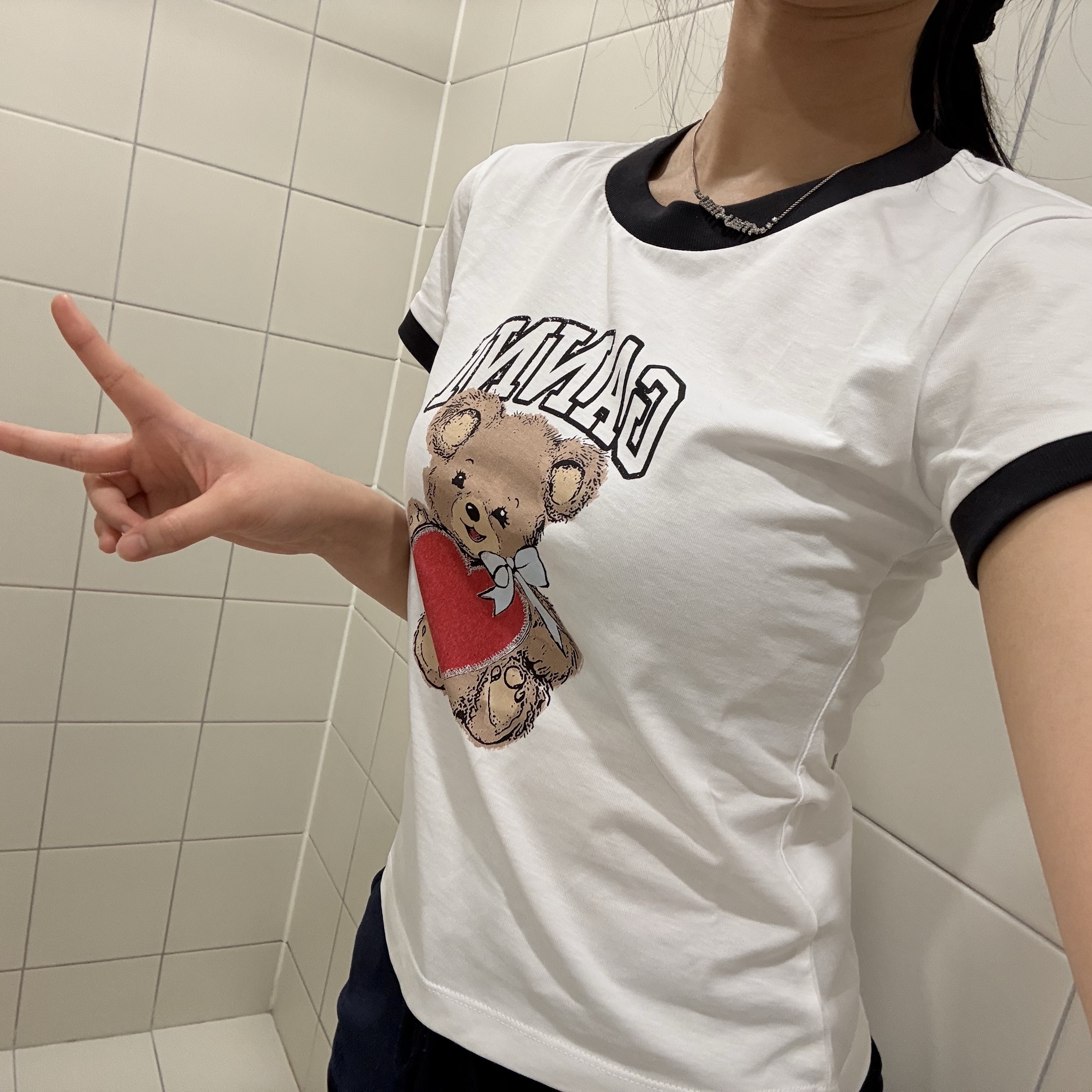 (W) Ganni Basic Jersey Bear T-Shirt White, (W) Miu Miu Crystal Metal Necklace Steel Crystal 착용 스타일