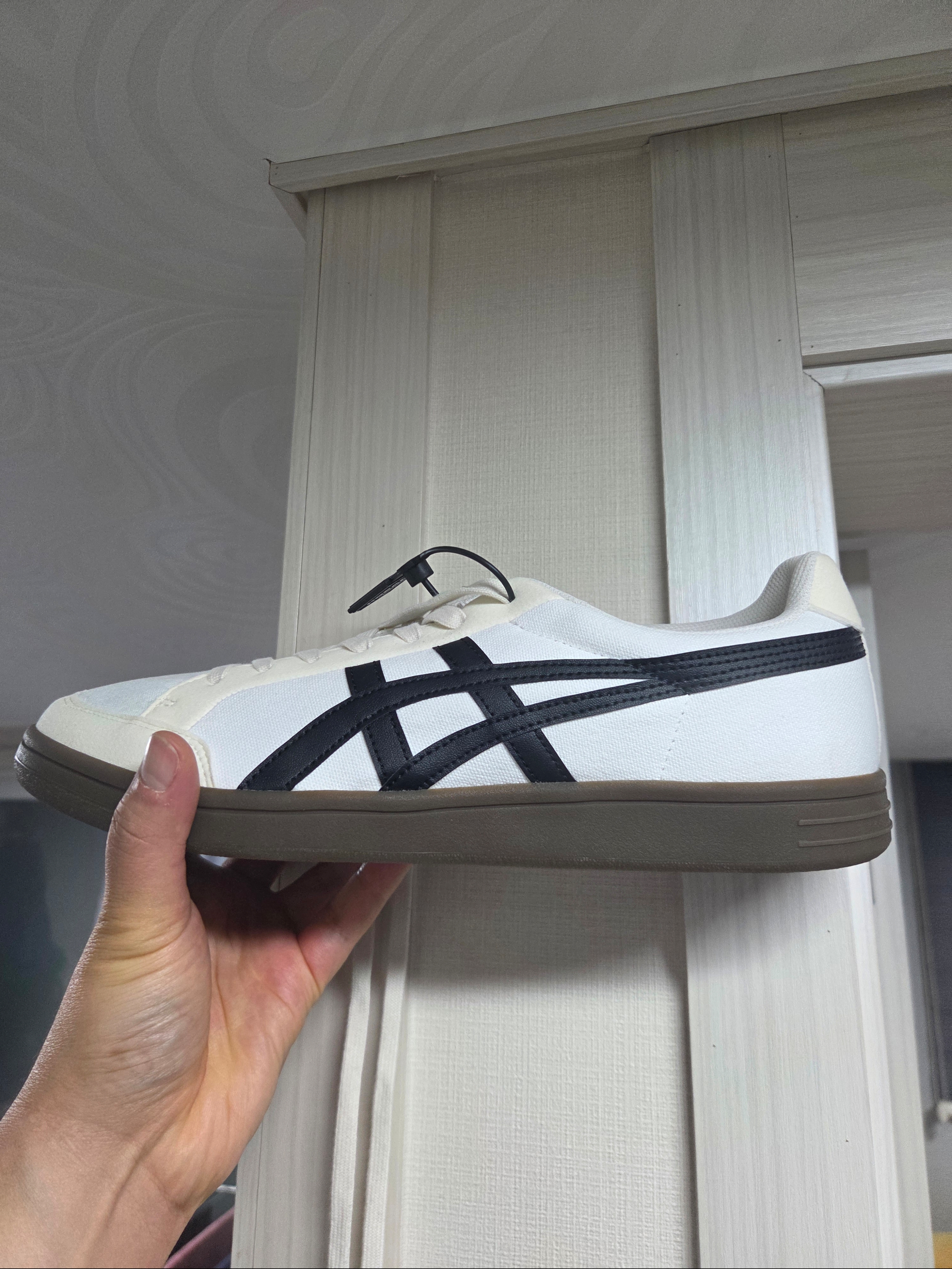 Onitsuka Tiger Advanti Cream White Black 착용 스타일