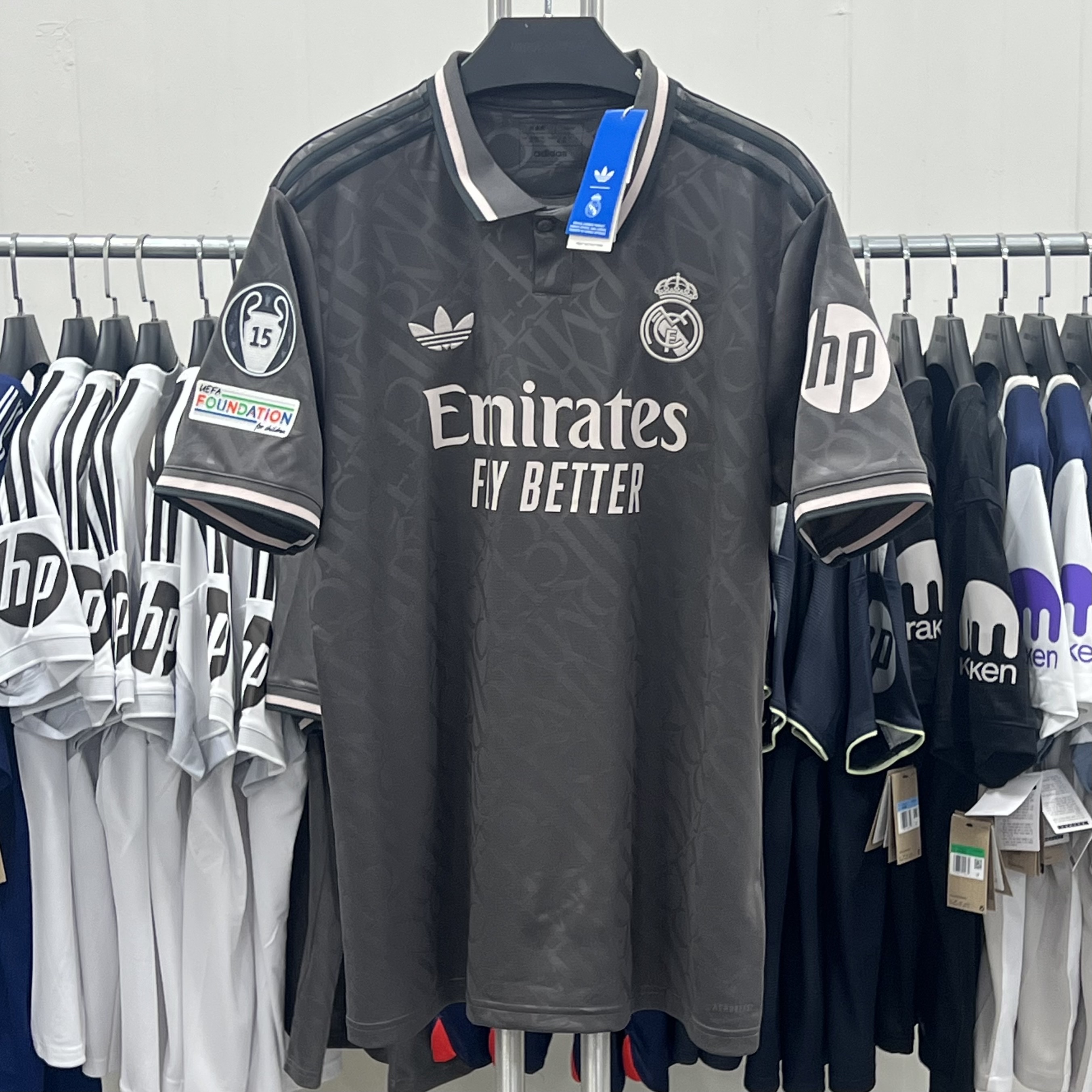 Adidas Real Madrid Originals Track Top Charcoal Grey - KR Sizing, Adidas Real Madrid 99/00 Home Jersey White - KR Sizing (Non Marking Ver.) 착용 스타일 - 2