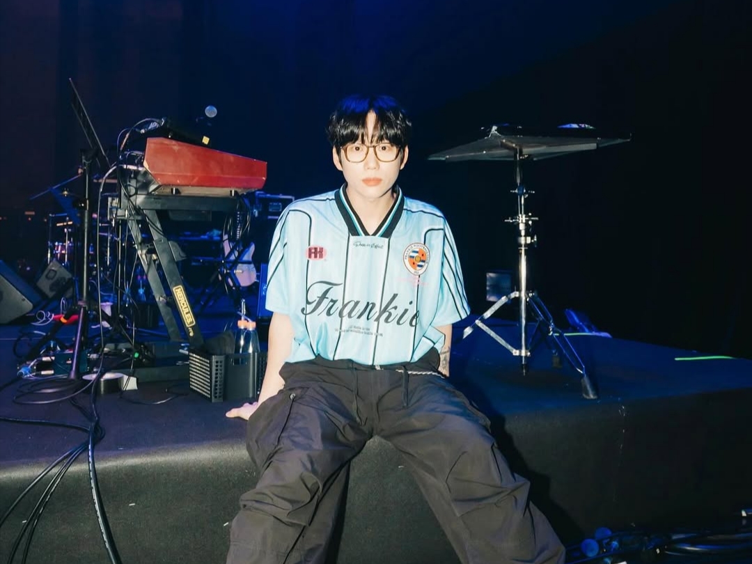 HIGHTIDE FRANKIE Frankie FC Jersey T-shirt Blue 착용 스타일