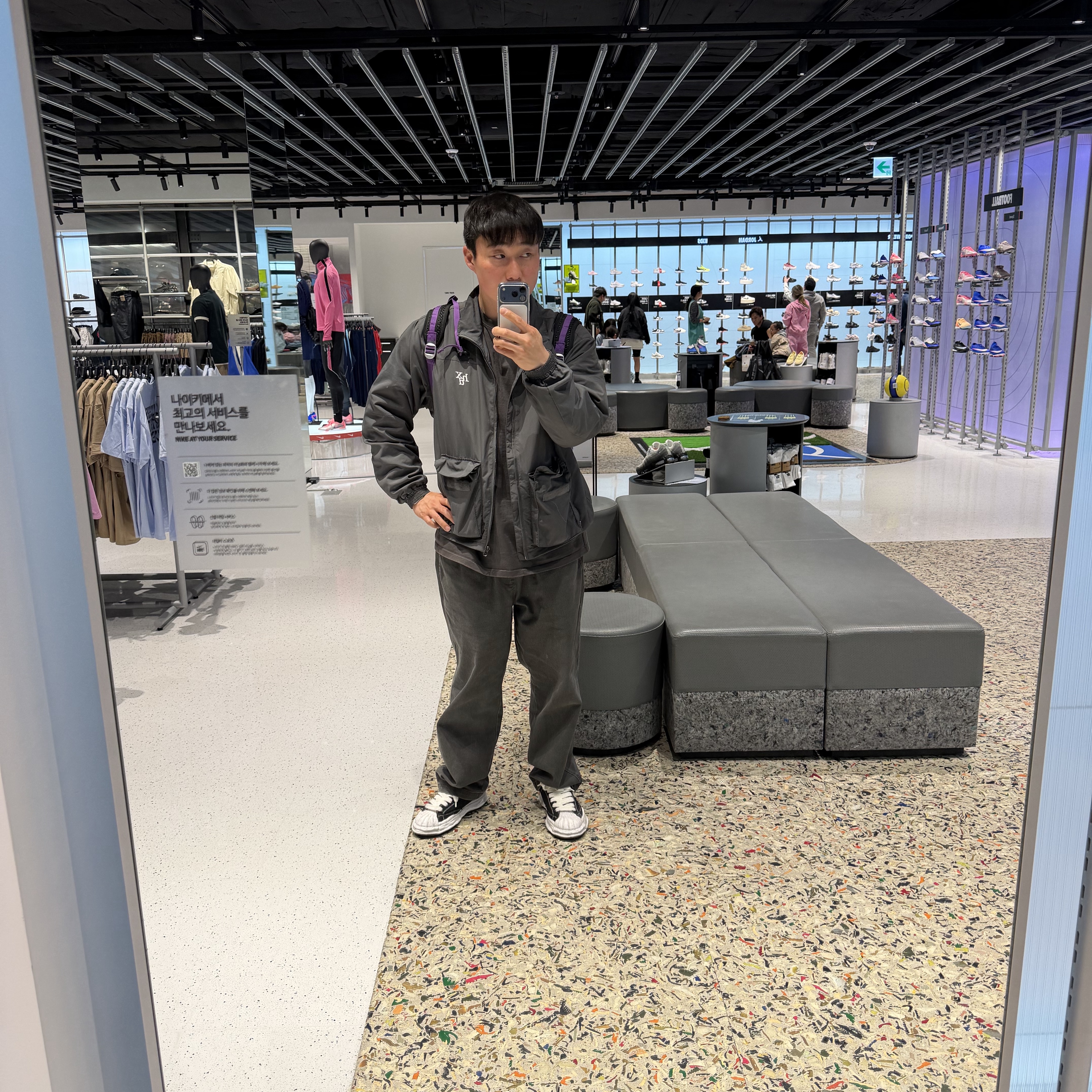 Nike Air Max 95 OG Neon, Maison Mihara Yasuhiro Blakey OG Sole Canvas Low-top Sneakers Black White 착용 스타일 - 2