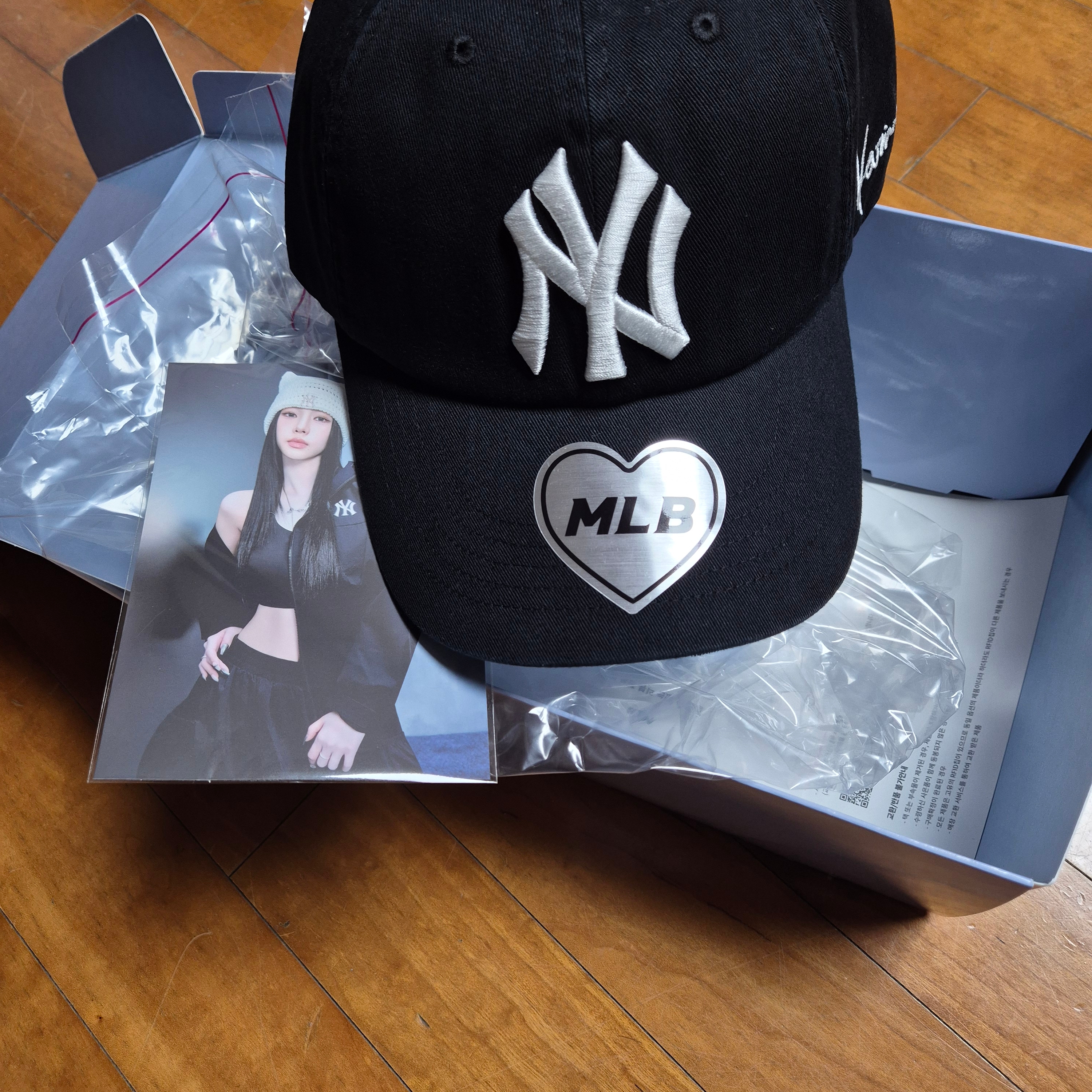 MLB x Karina Signature Unstructured Ball Cap Black 착용 스타일