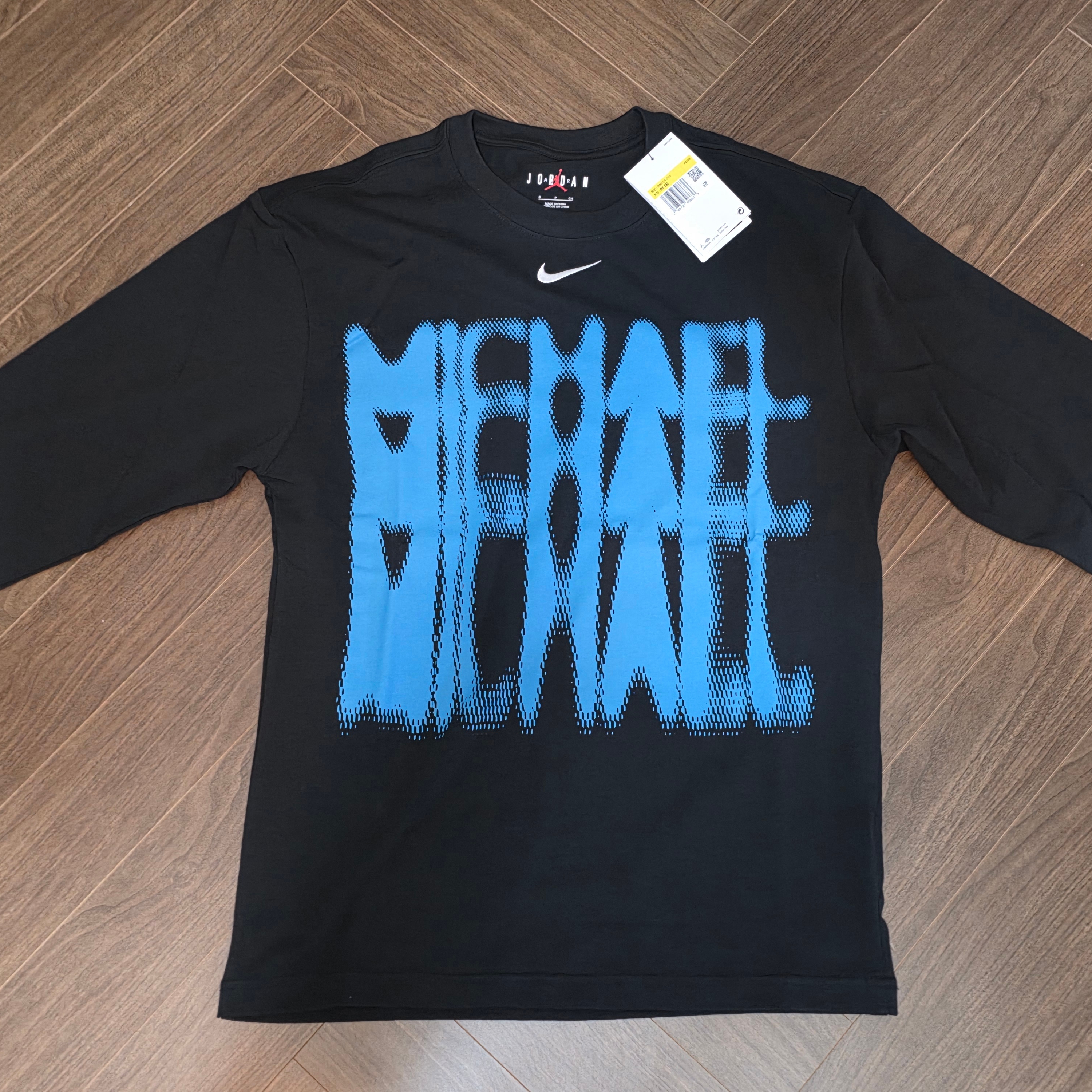 Jordan J Michael Long Sleeve T-Shirt Black Equator Blue (IM6724-010) 착용 스타일 - 1