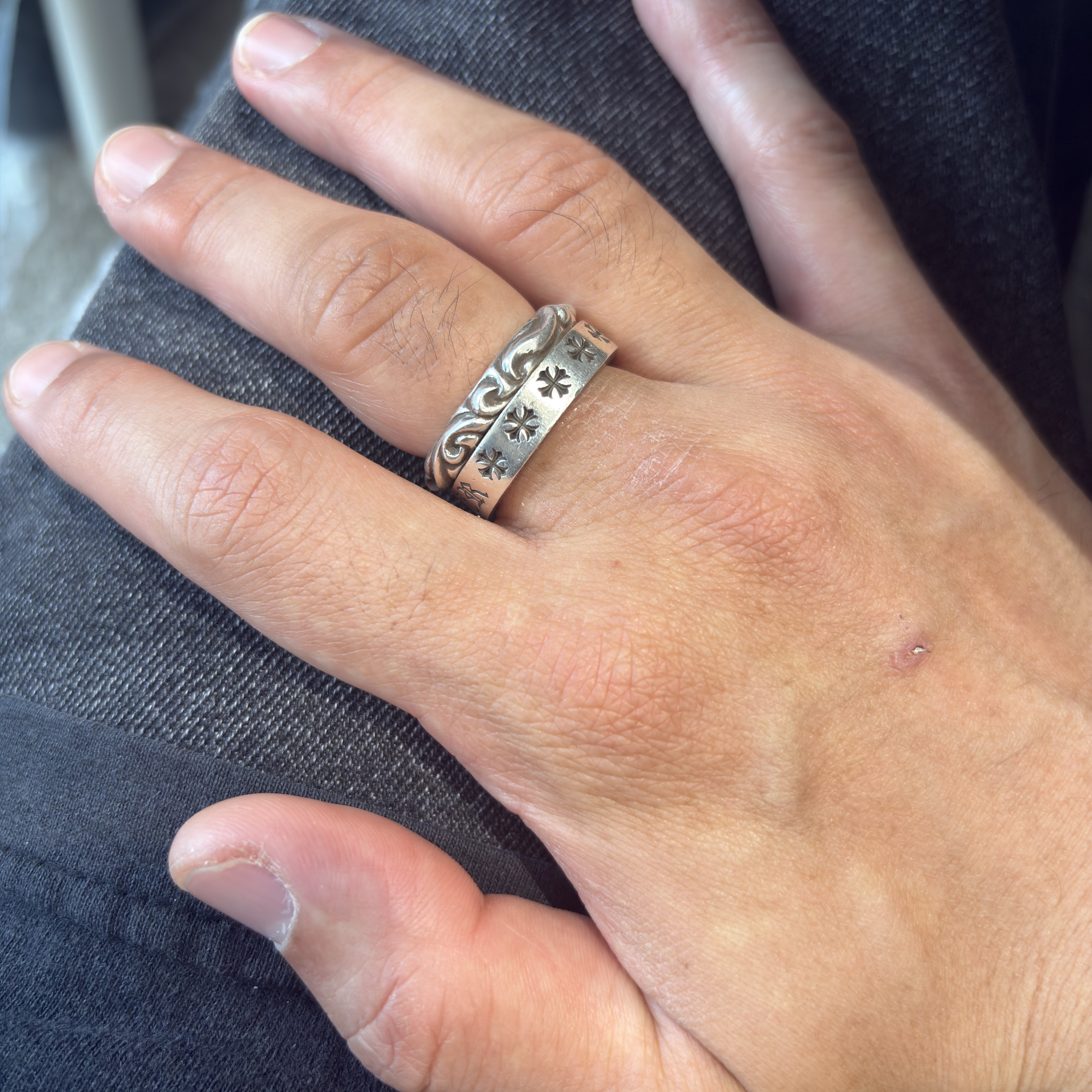 Chrome Hearts Spacer Forever Ring 6mm Silver 착용 스타일