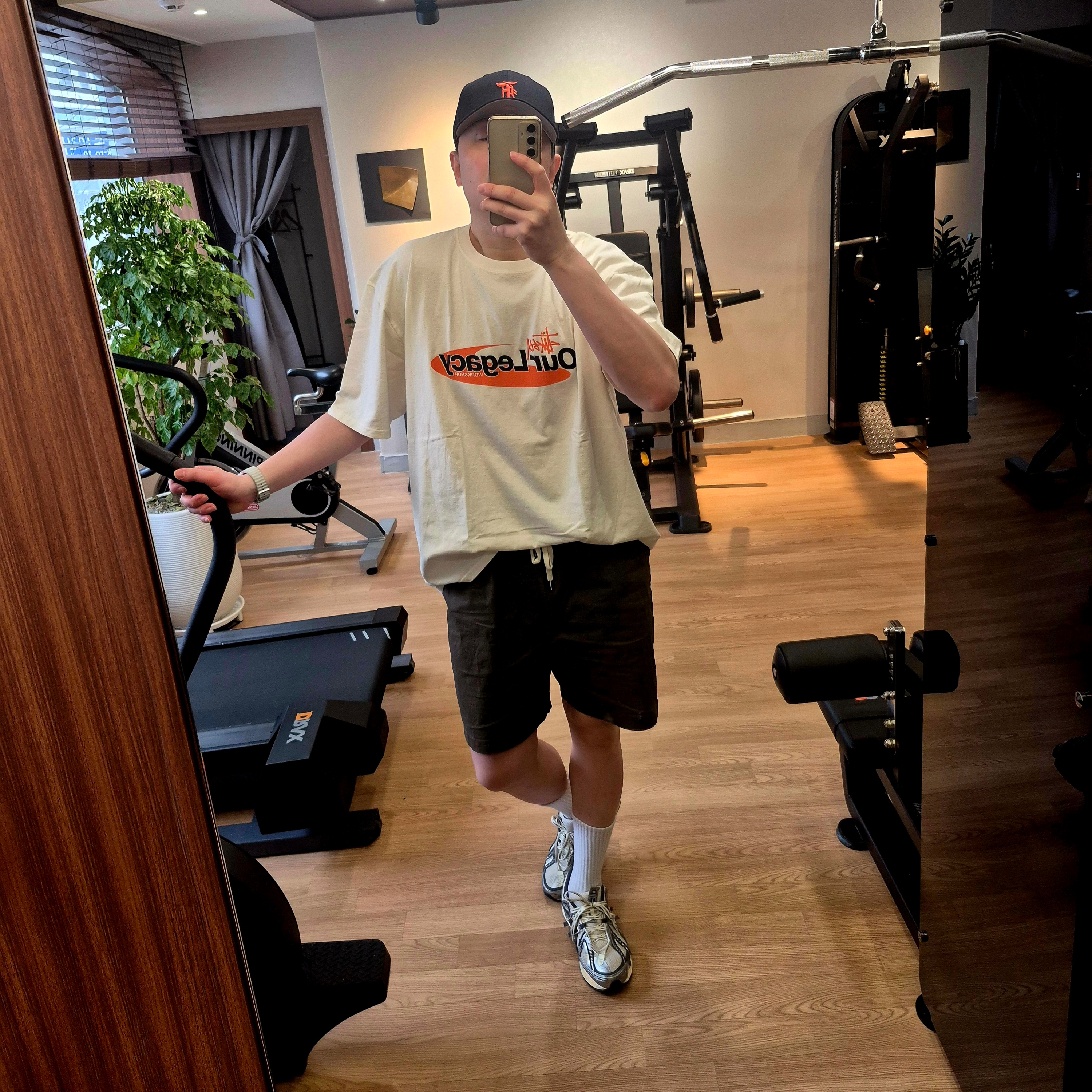 Stussy x Our Legacy Work Shop Swirl Pigment Dyed T-Shirt Natural, New Balance 1906A Silver Metallic Castlerock 착용 스타일