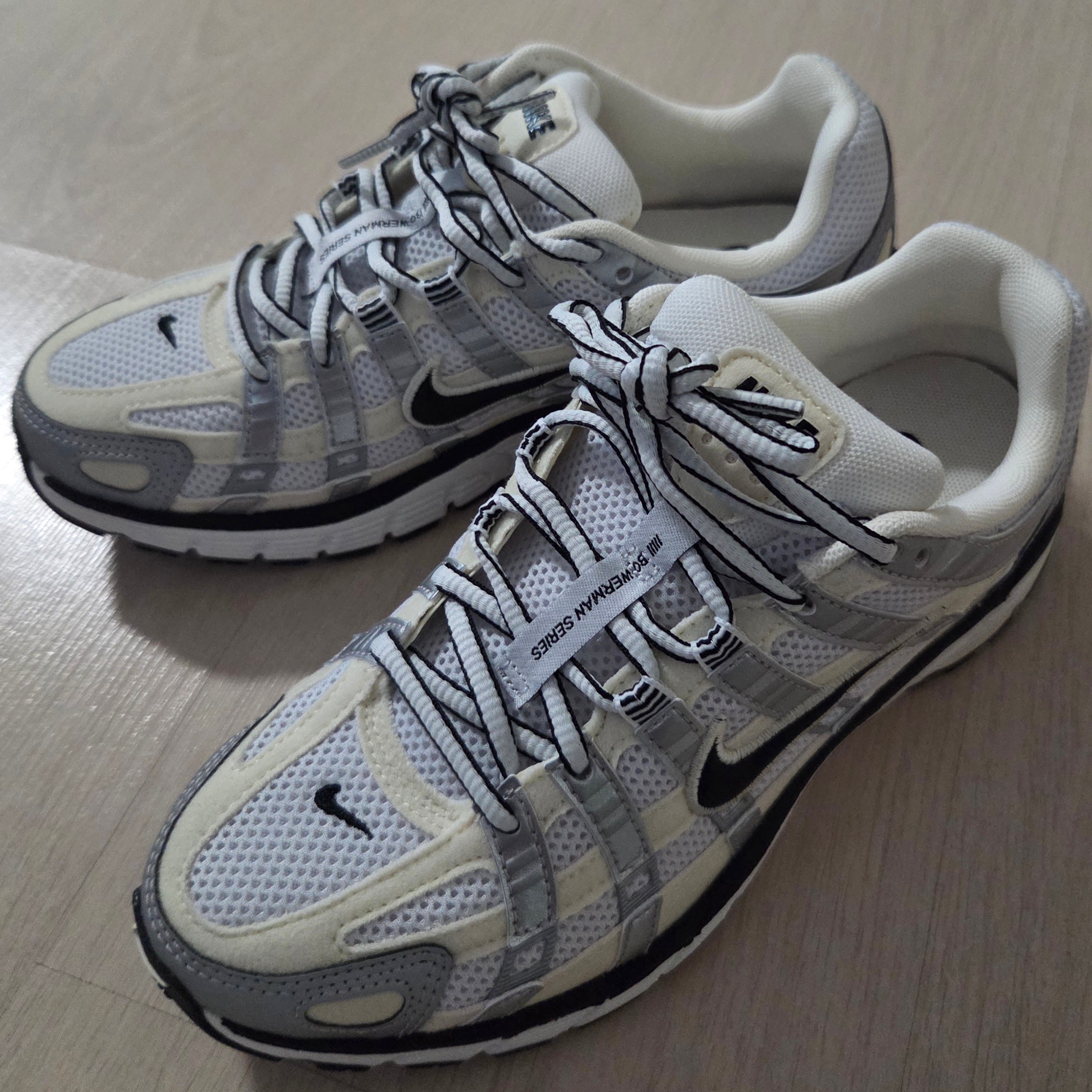 (W) Nike P-6000 Coconut Milk Metallic Silver 착용 스타일