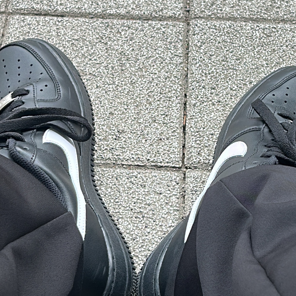 Nike Air Force 1 '07 Black White 착용 스타일