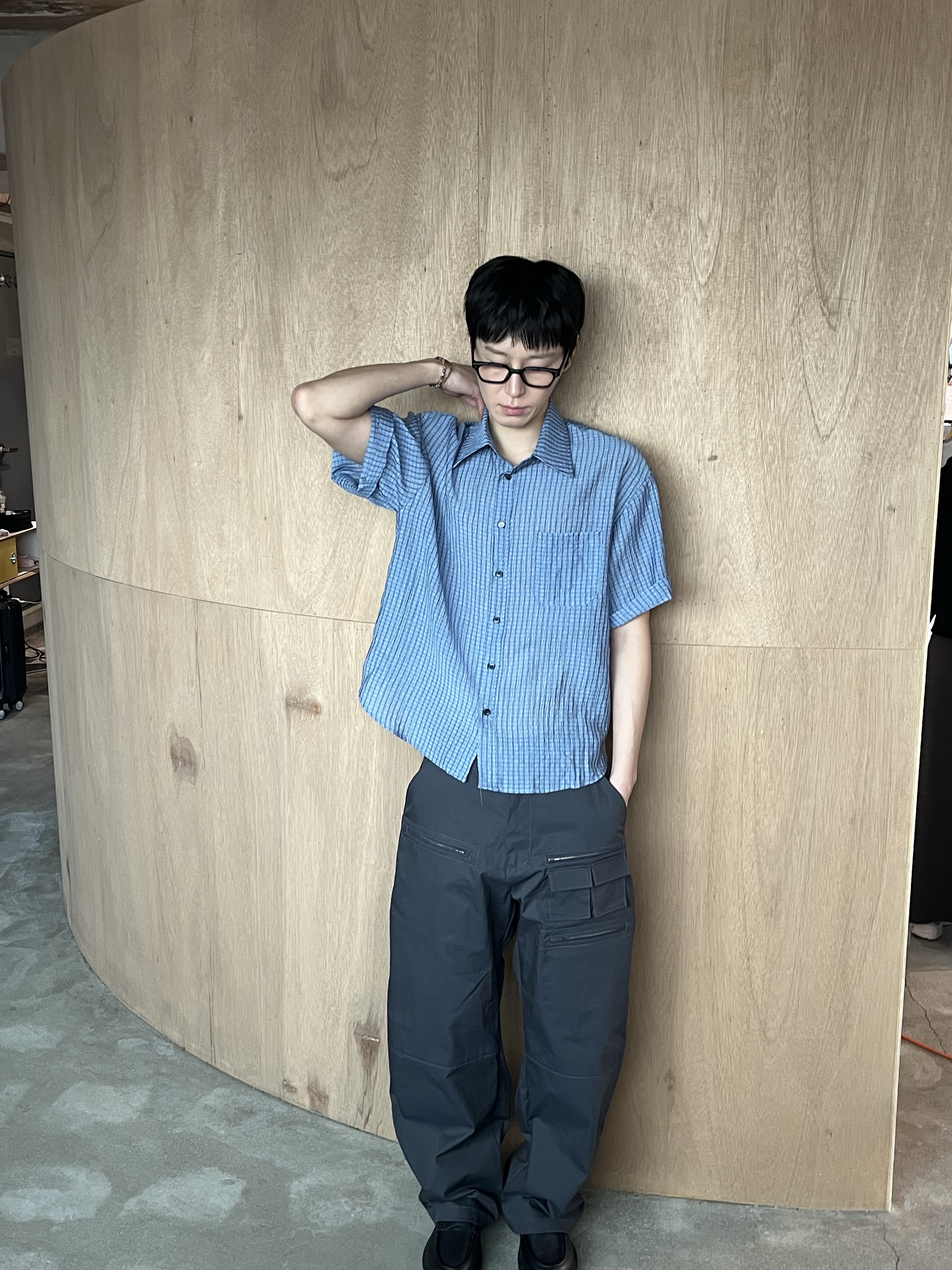 Blue Sunflower Over Pocket Cargo Pants Charcoal 착용 스타일 - 2