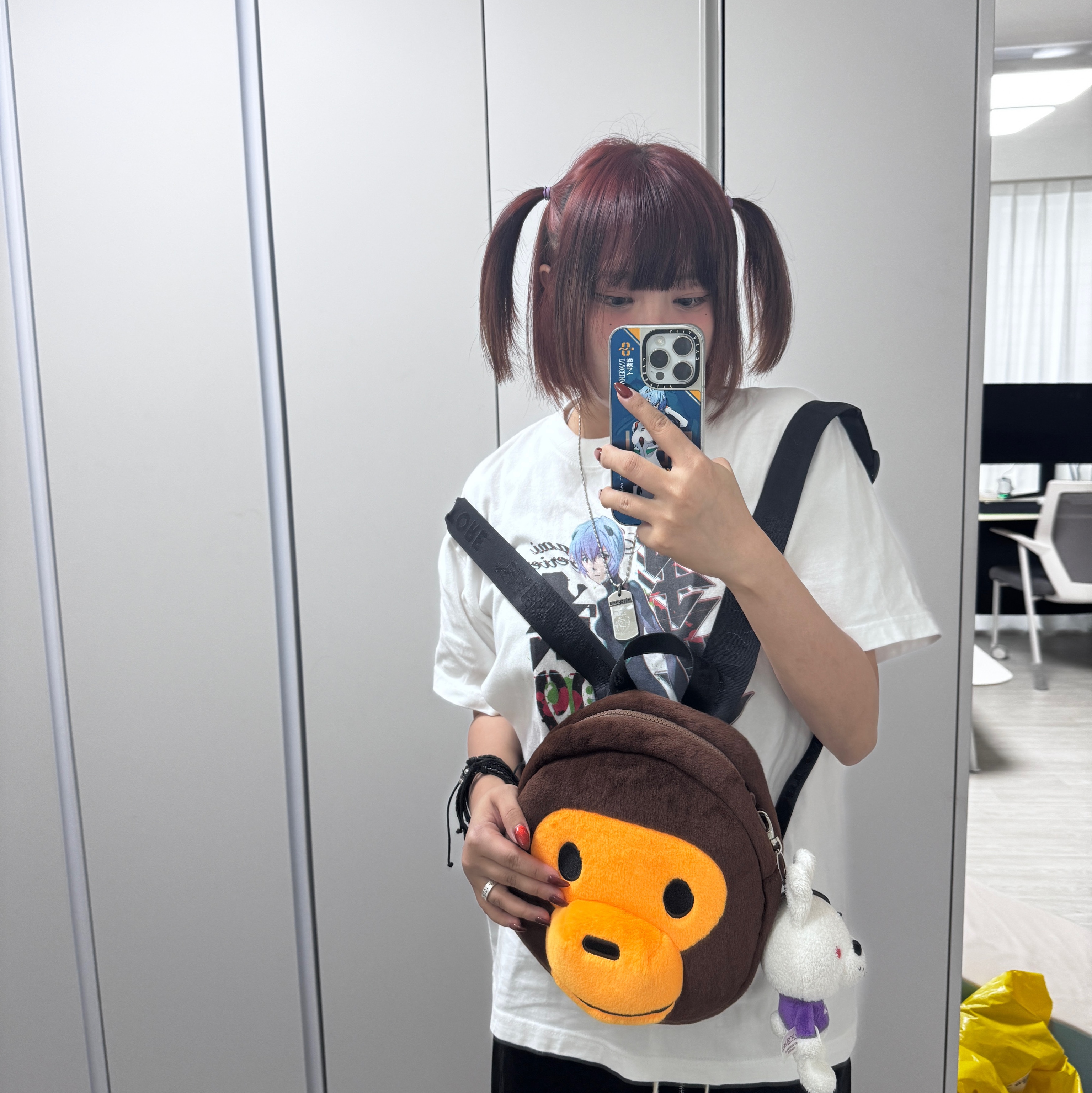 BAPE Baby Milo Plush Backpack Brown 착용 스타일