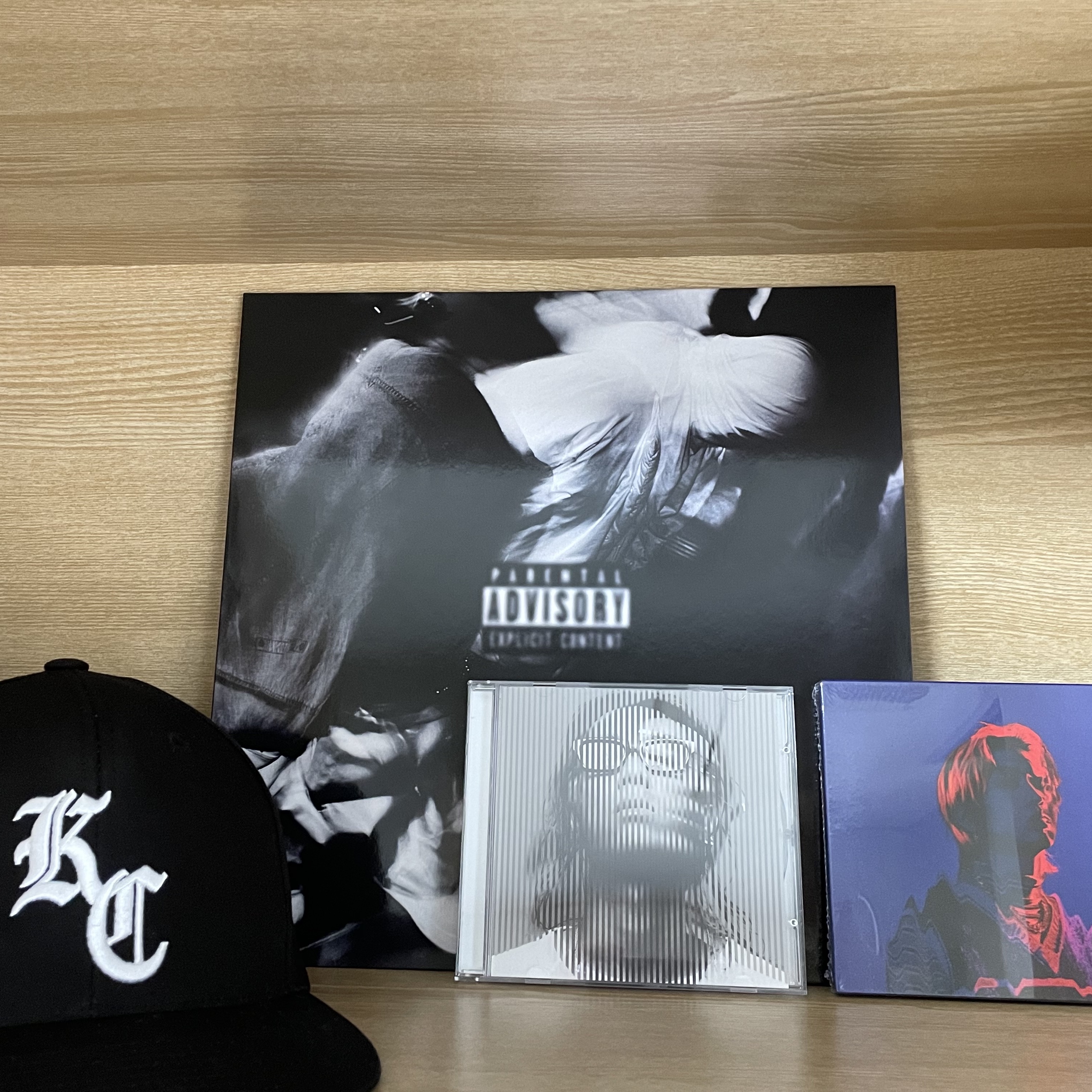 Sik-K x Lil Moshpit K-FLIP+ Deluxe LP White Marble 착용 스타일