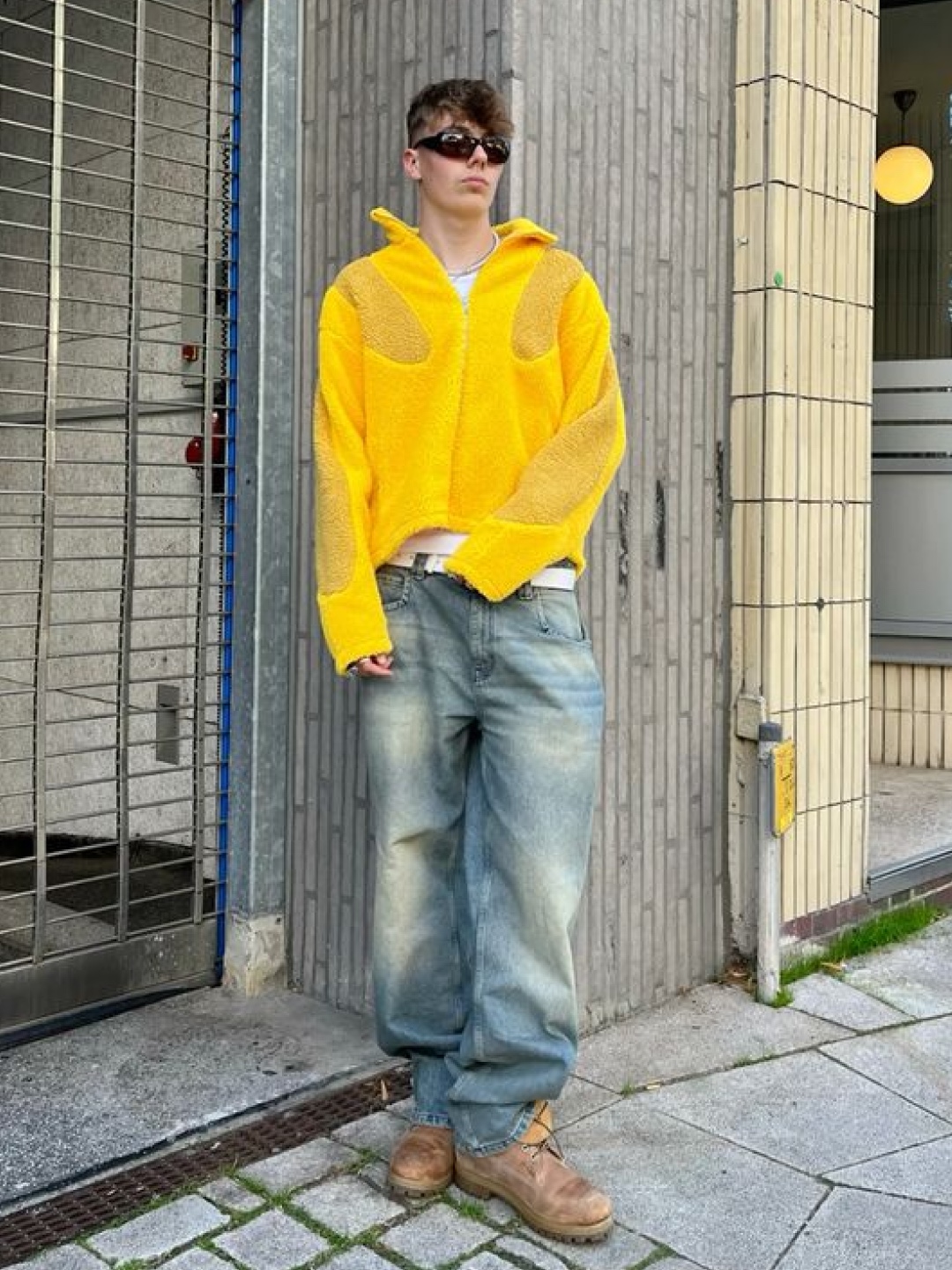 [KREAM 단독] runwhither Windbreaker Jacket Scuba Blue, [KREAM 단독] runwhither Windbreaker Jacket Yellow 착용 스타일 - 4