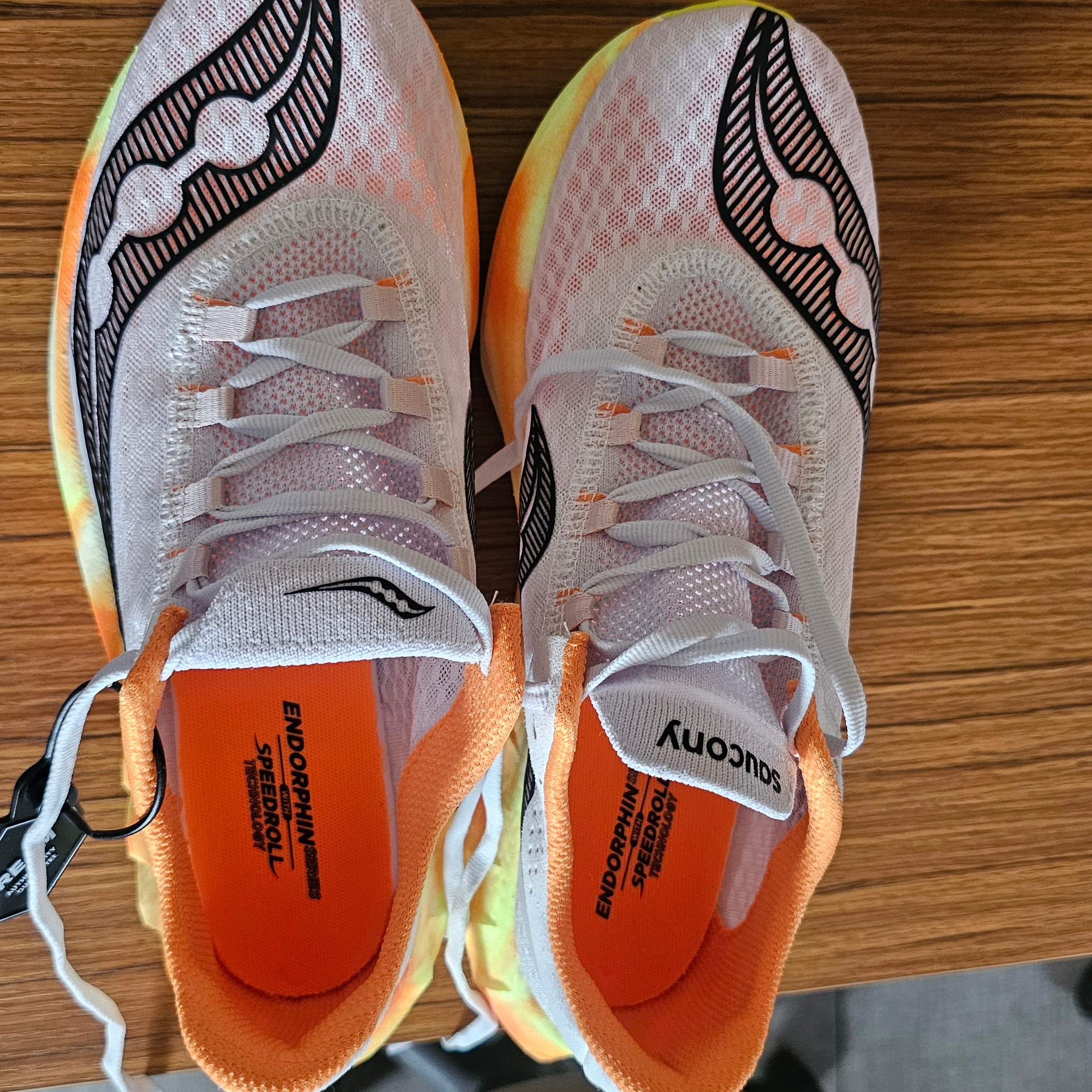 Saucony Endorphin Pro 4 Fog Peel 착용 스타일 - 1