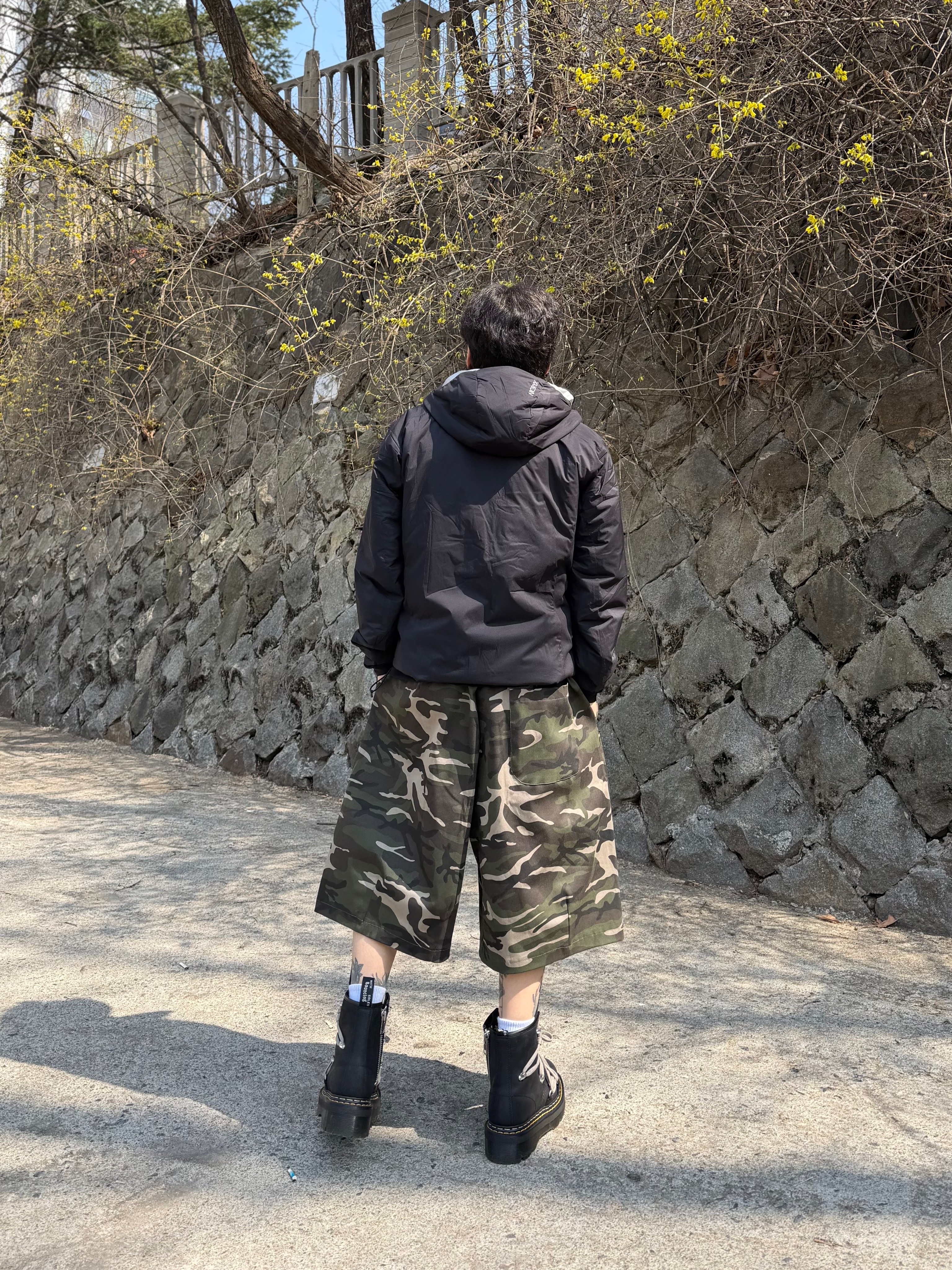 Dr. Martens x Rick Owens 1460 Quad Sole Mega Lace Boots Black 착용 스타일 - 3