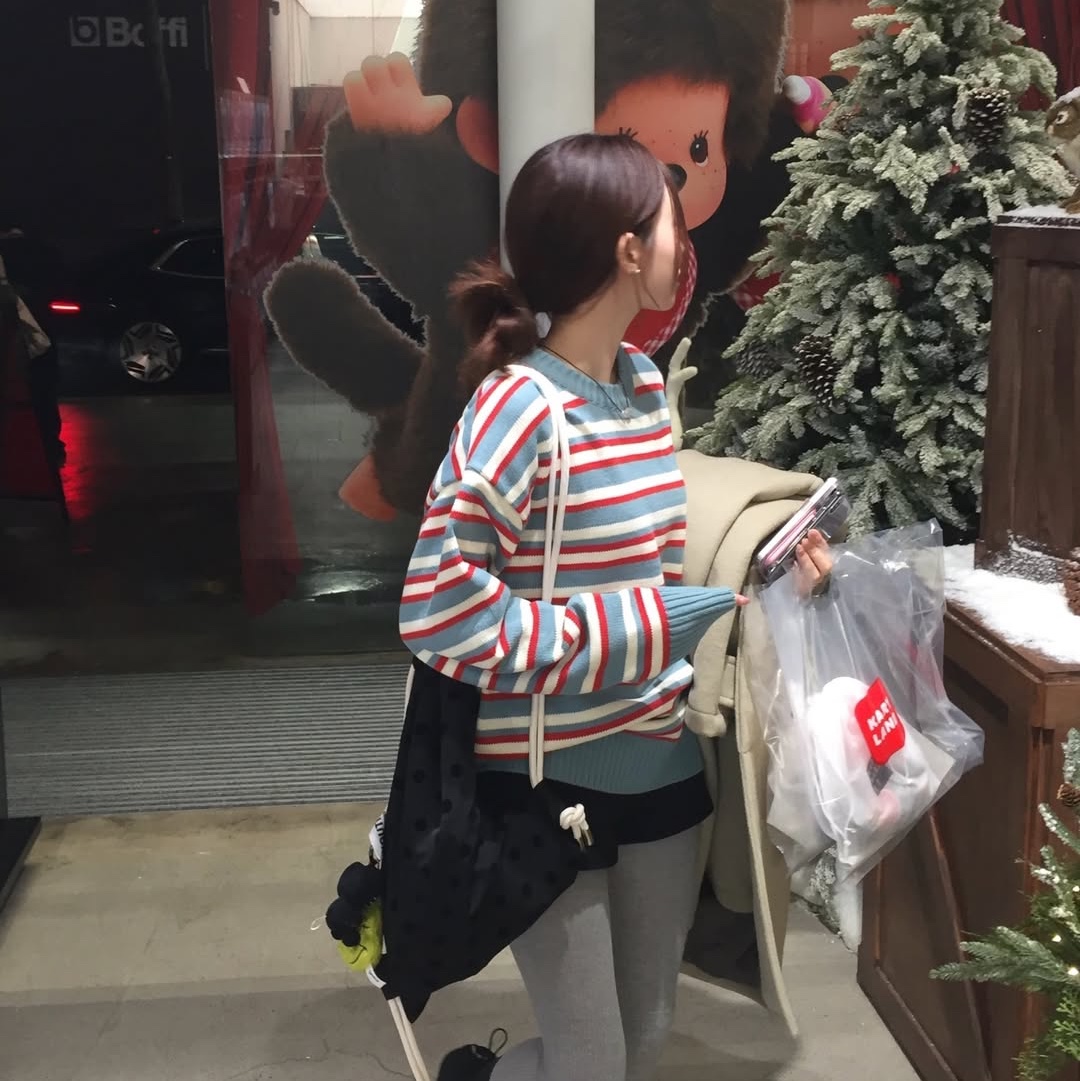 MAINBOOTH Jellybean Sweater Blue 착용 스타일 - 4