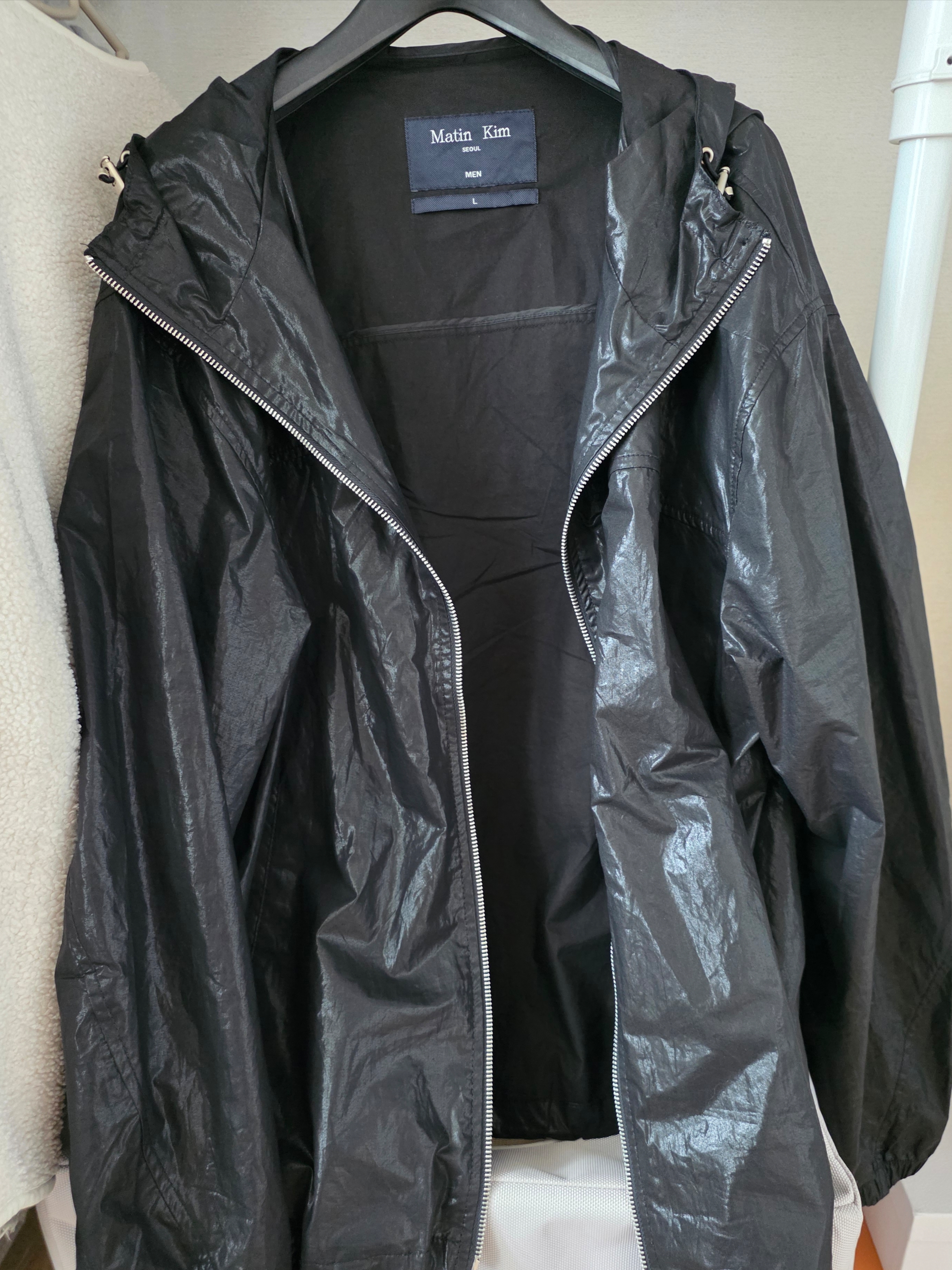 Matin Kim Matin High Neck Hoody Coating Jumper Black 착용 스타일