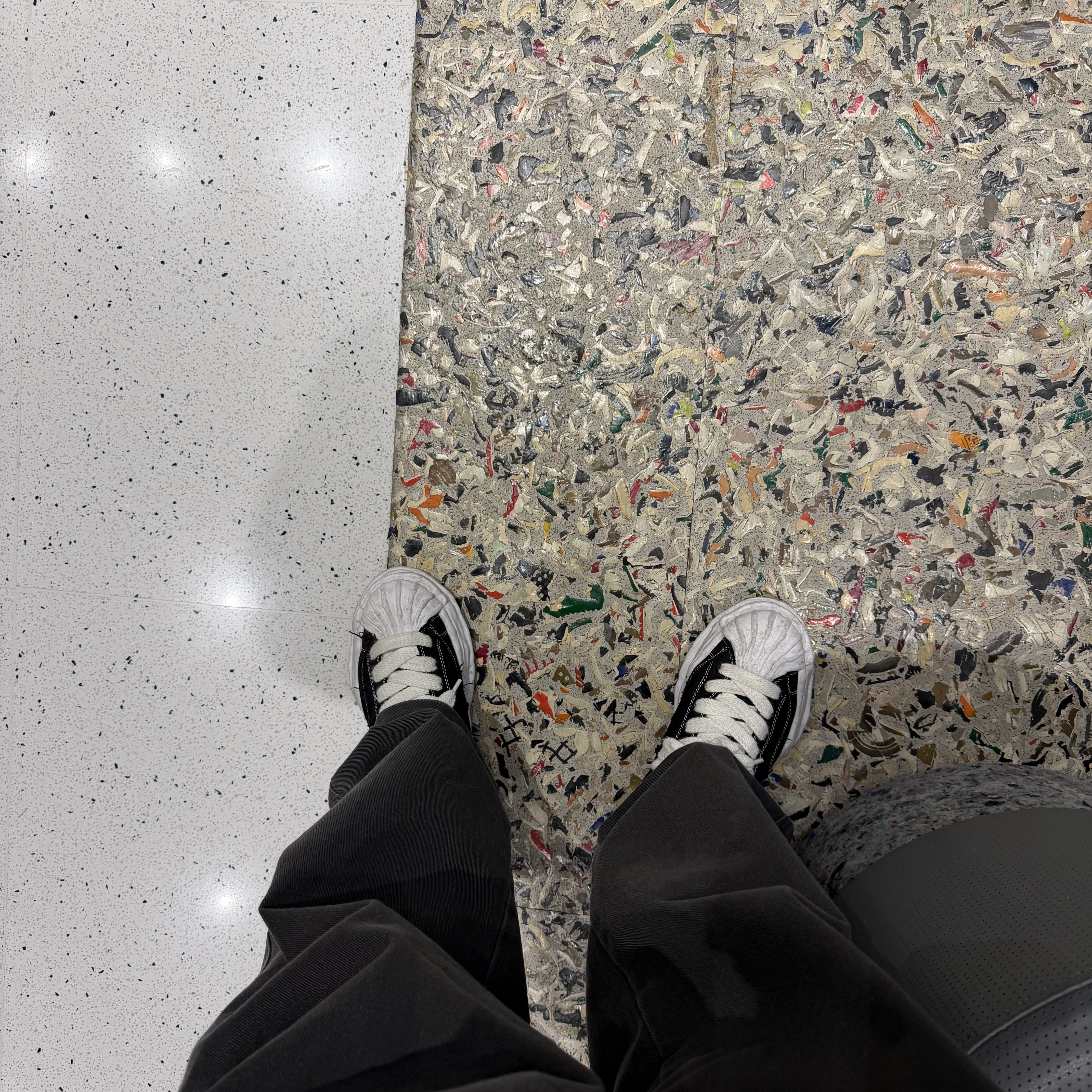 Nike Air Max 95 OG Neon, Maison Mihara Yasuhiro Blakey OG Sole Canvas Low-top Sneakers Black White 착용 스타일 - 3