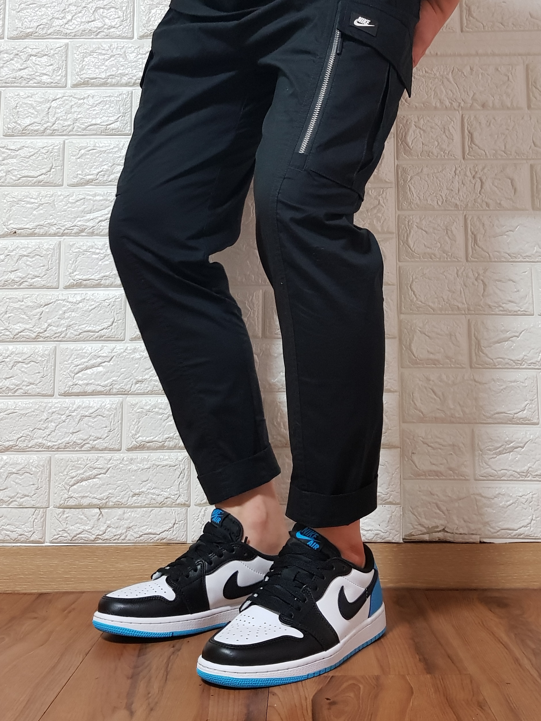 Jordan 1 Retro Low OG Black and Dark Powder Blue 착용 스타일