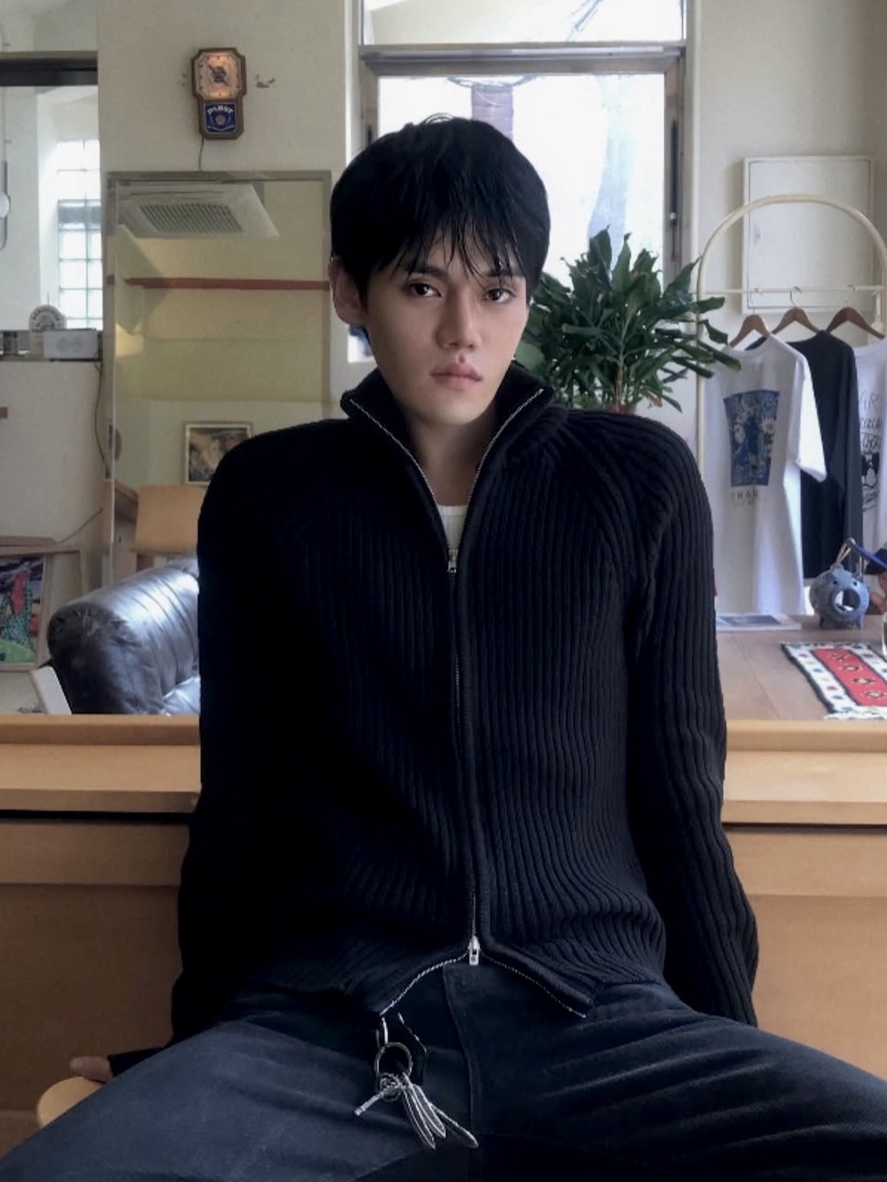 PHOS333 M Stand Neck Knit Zip-Up Black, PHOS333 M Stand Neck Knit Zip-Up Grey 착용 스타일 - 1