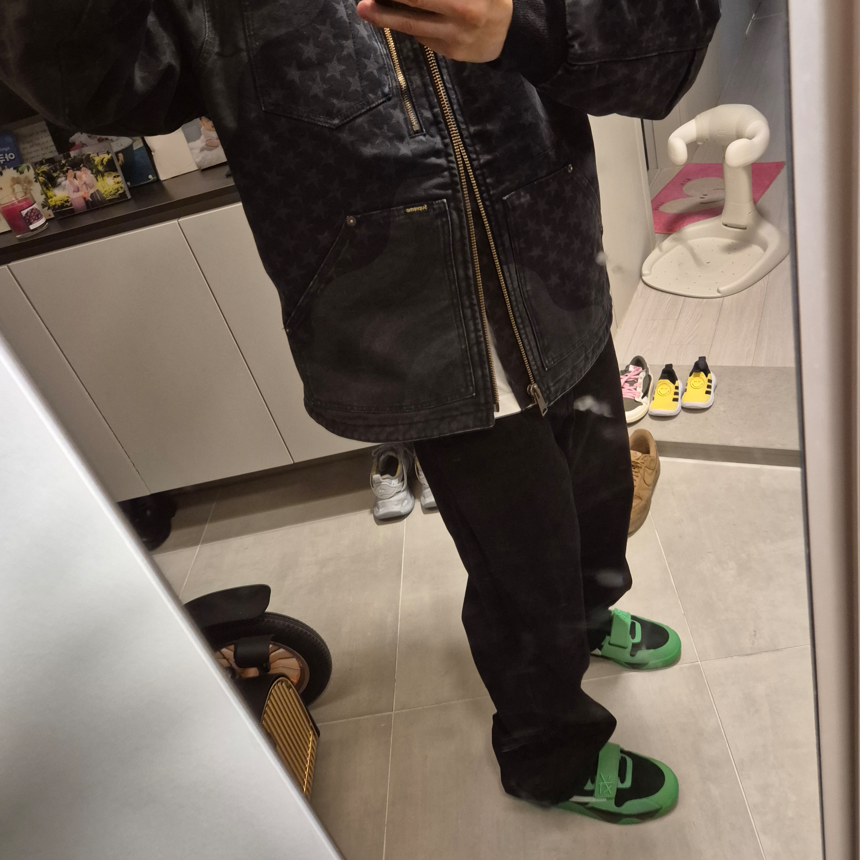 Supreme Flag Quilted Hooded Work Jacket Black - 26SS, Jordan x Travis Scott Jumpman Jack TR Green Spark Vapor Green 착용 스타일 - 7