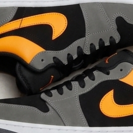 Jordan 1 Low SE Black Vivid Orange 착용 스타일
