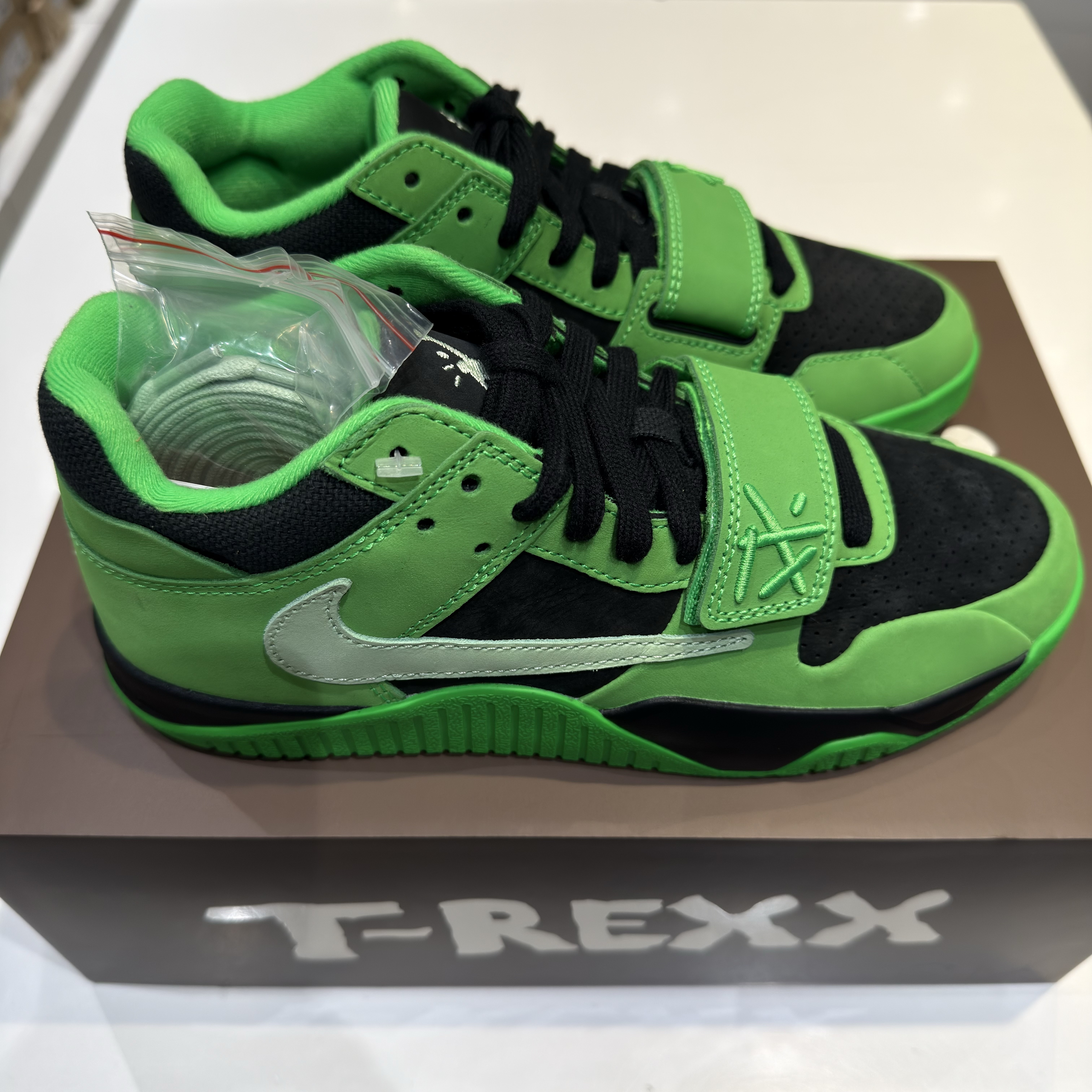 Jordan x Travis Scott Jumpman Jack TR Green Spark Vapor Green 착용 스타일 - 4