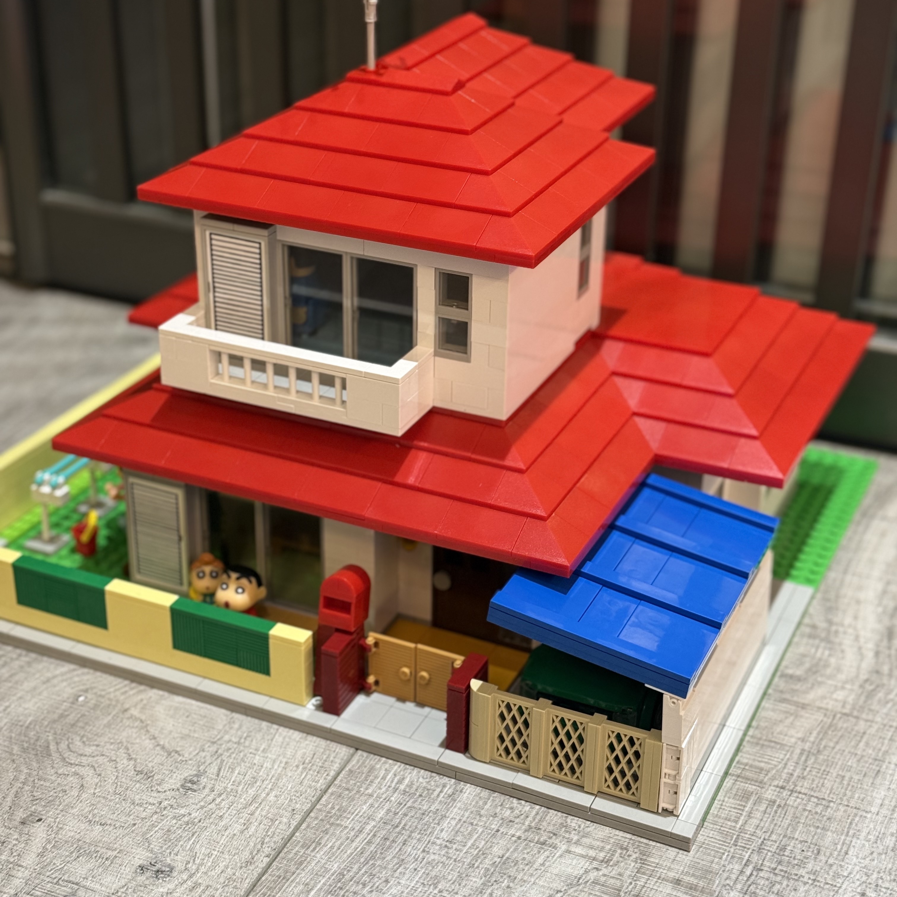Oxford Crayon Shin-chan Shin-chan's House 착용 스타일