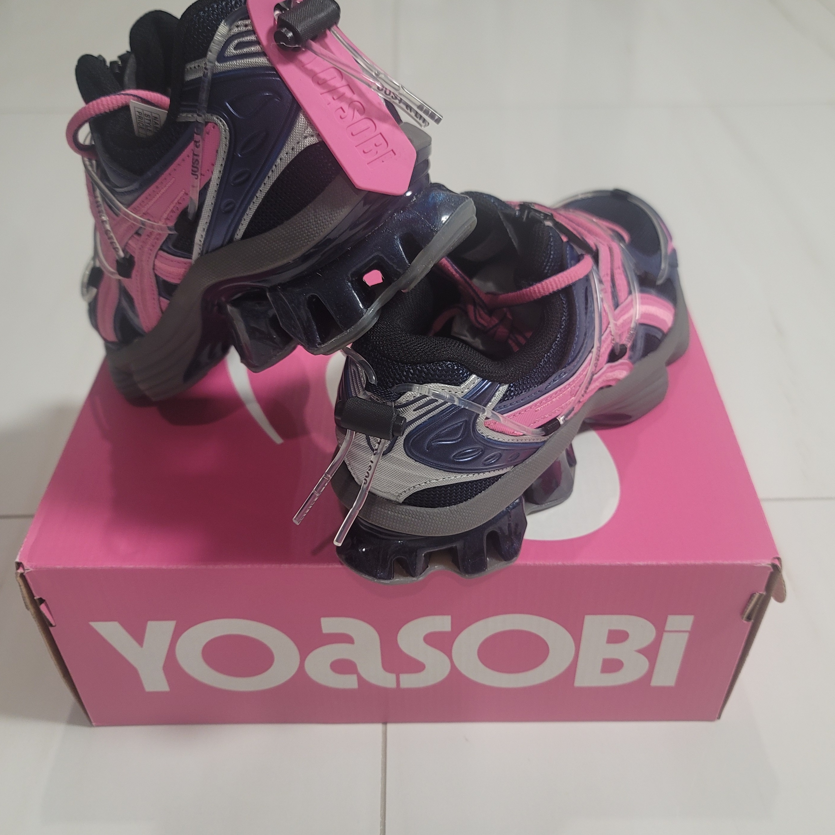 Asics x Yoasobi Gel-Kinetic Fluent Y Midnight Dragon Fruit 착용 스타일 - 2