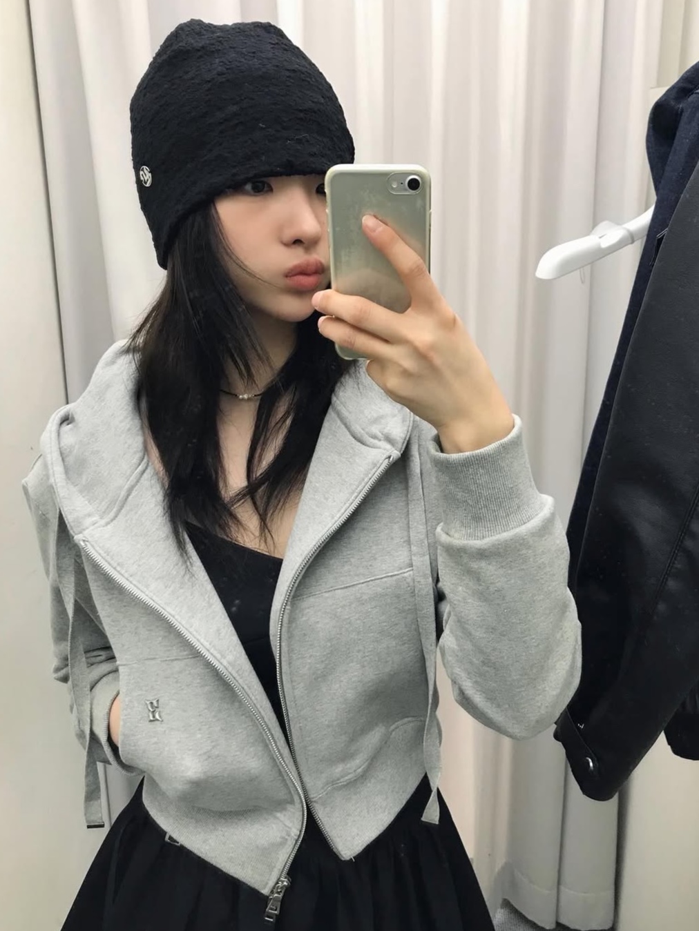 PHOS333 W Basic Crop Hood Zip Up 착용 스타일 - 1