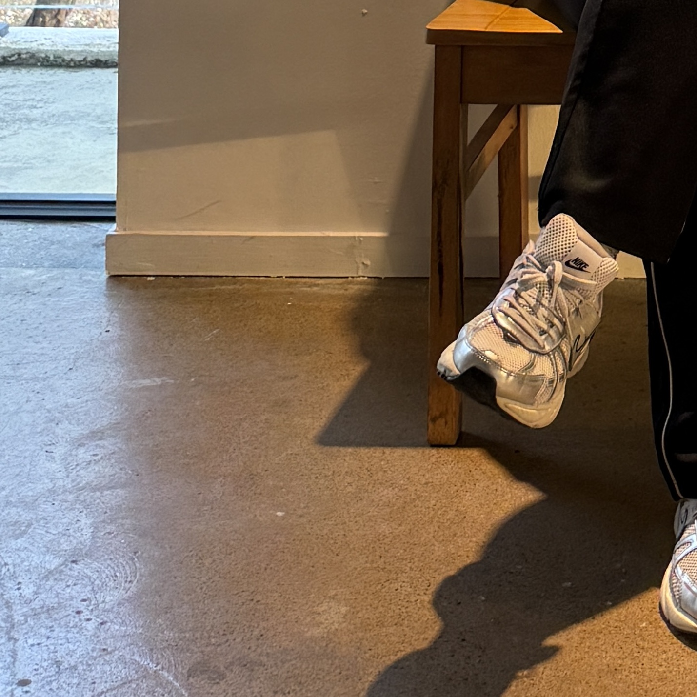 Nike V2K Run Metallic Silver White 착용 스타일