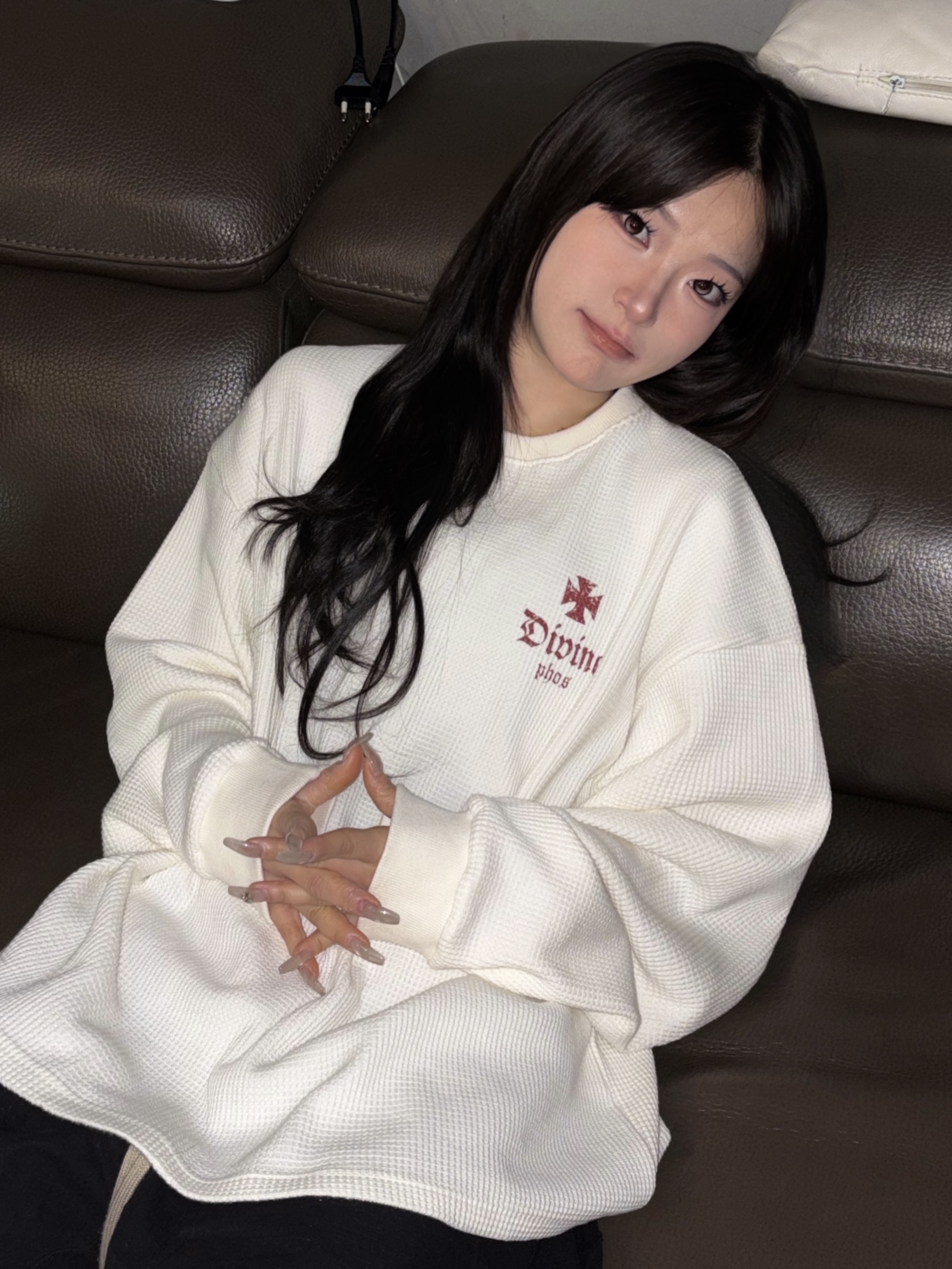 PHOS333 Divine Waffle Long Sleeved Cream, PHOS333 Divine Waffle Long Sleeved Dark Brown 착용 스타일 - 1
