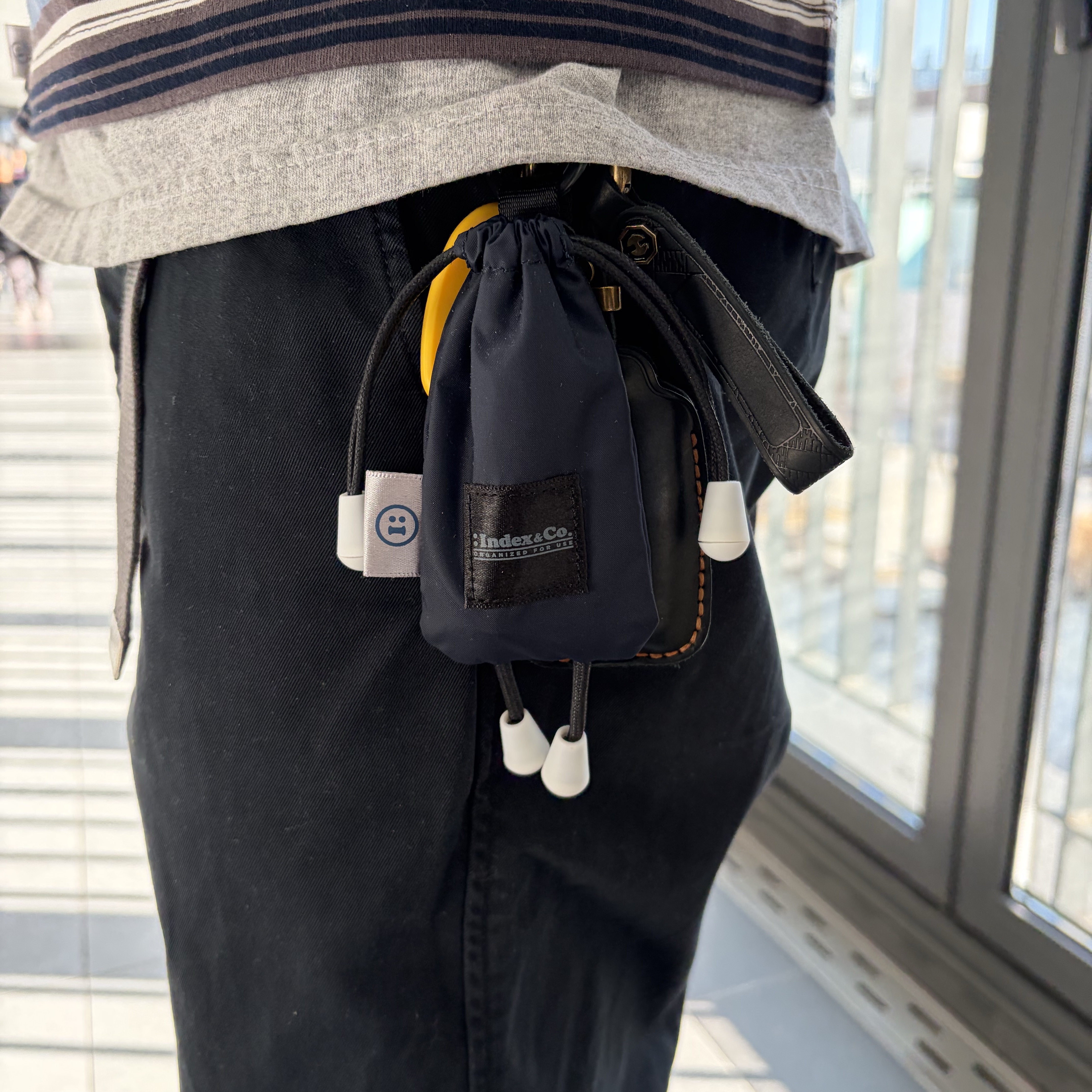 Index&Co. Movin 611 Key Sling Pocket Man NV 착용 스타일