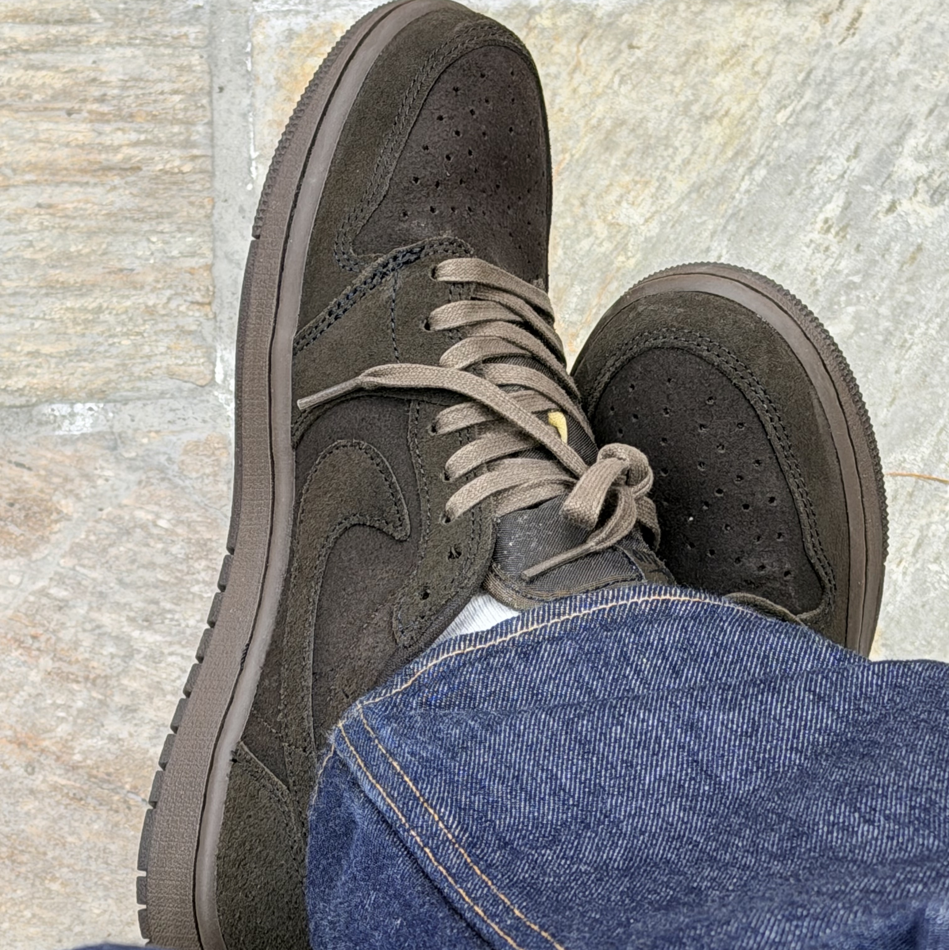 Jordan 1 x Travis Scott Retro Low OG SP Velvet Brown and Dark Mocha 착용 스타일