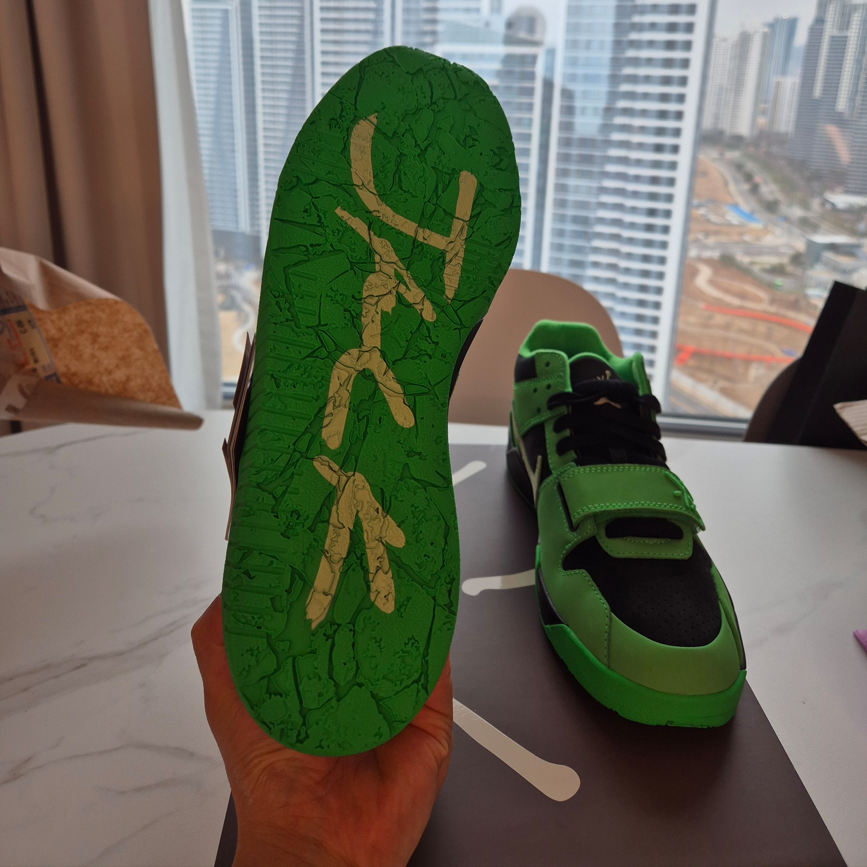 Jordan x Travis Scott Jumpman Jack TR Green Spark Vapor Green 착용 스타일 - 3
