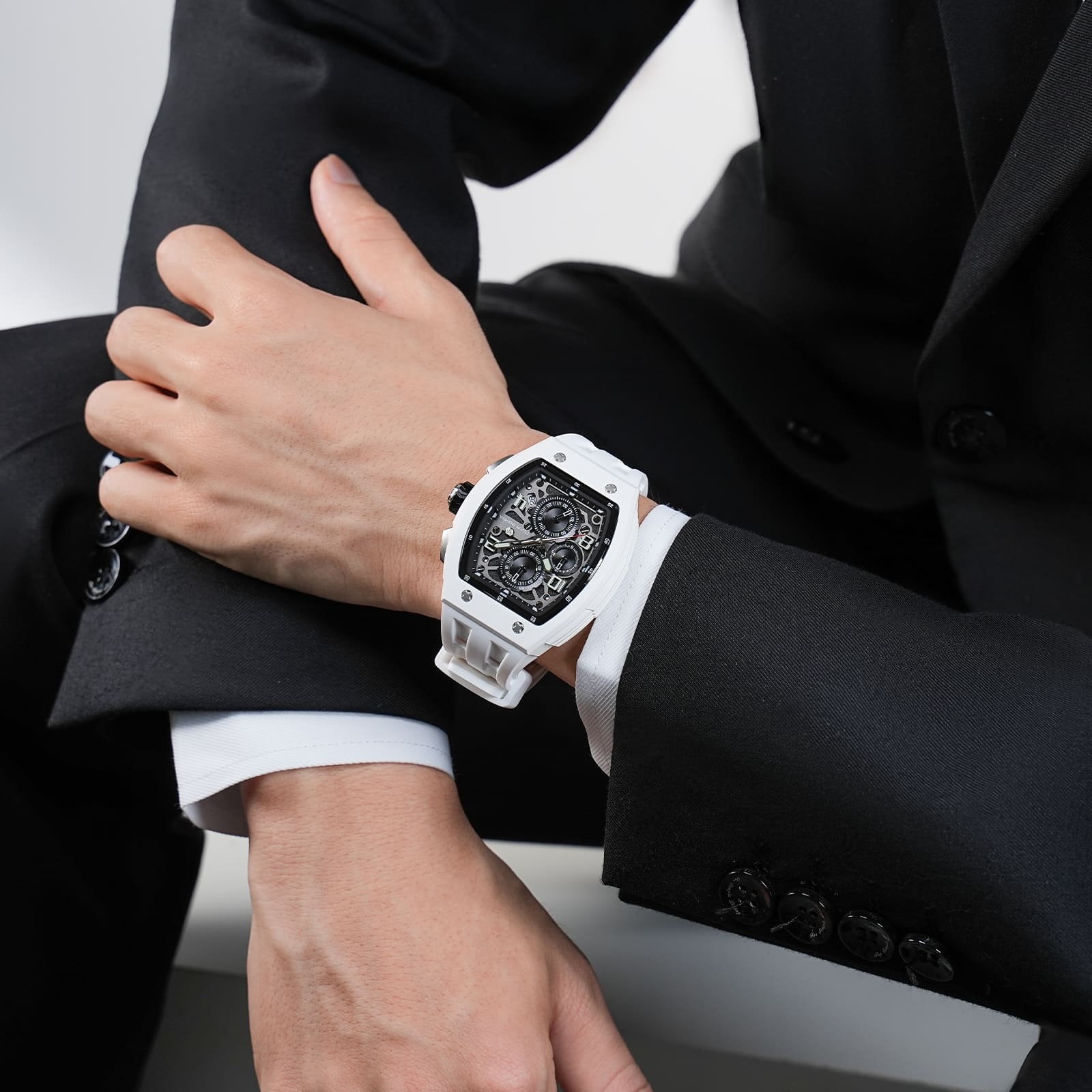 Tsar Bomba Elemental Bioceramic Chronograph Calendar Quartz TB8224B-01 White 착용 스타일