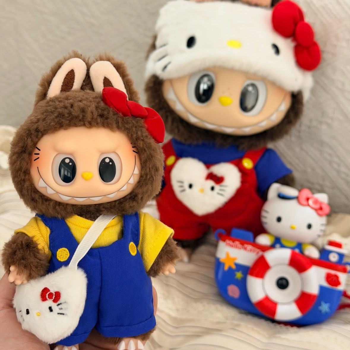 Pop Mart Labubu The Monsters x Hello Kitty And Friends Series Plush Pendant Classic Hello Kitty (Opened Case) 착용 스타일