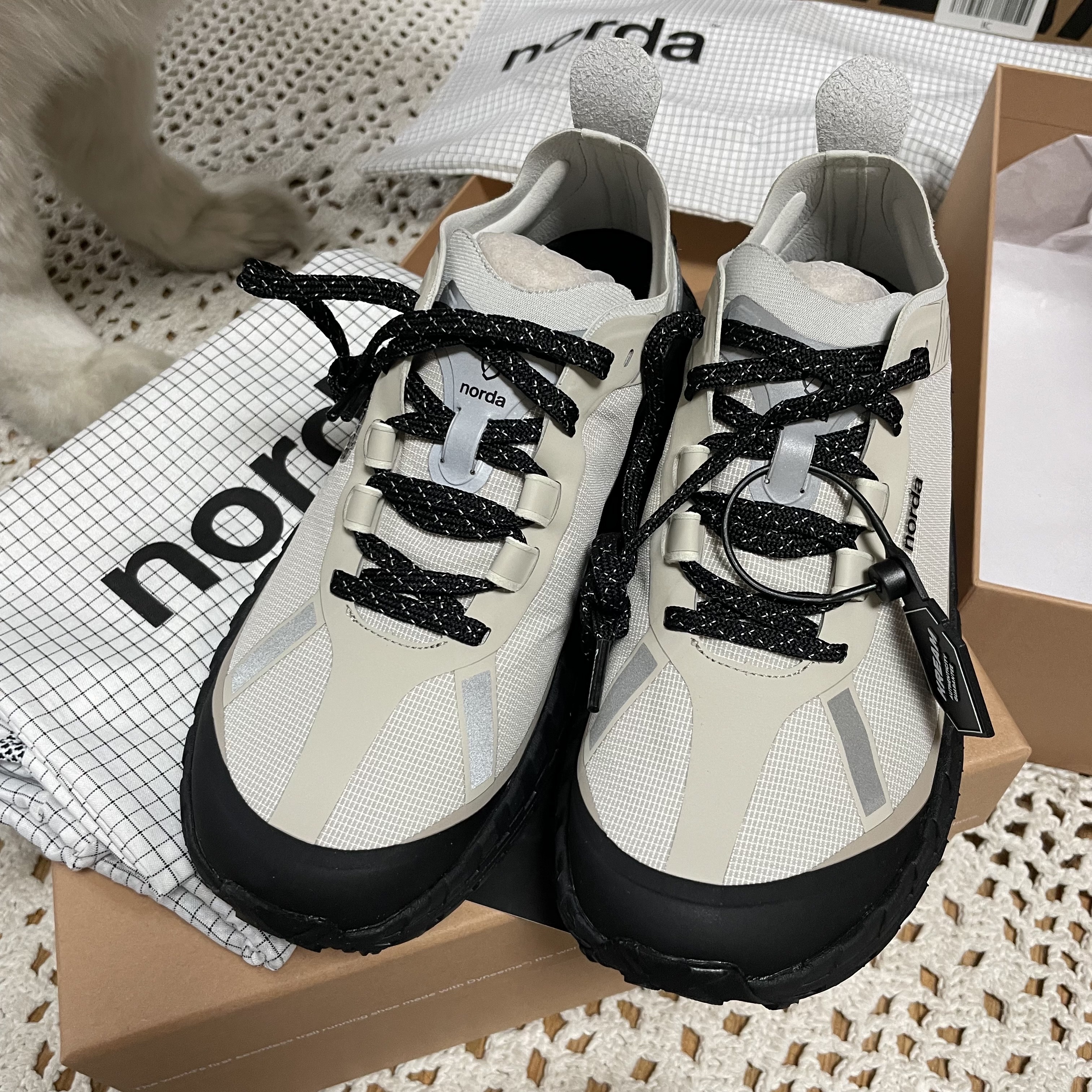 Norda 001/A Cinder, (W) Norda 001/A Cinder 착용 스타일 - 1