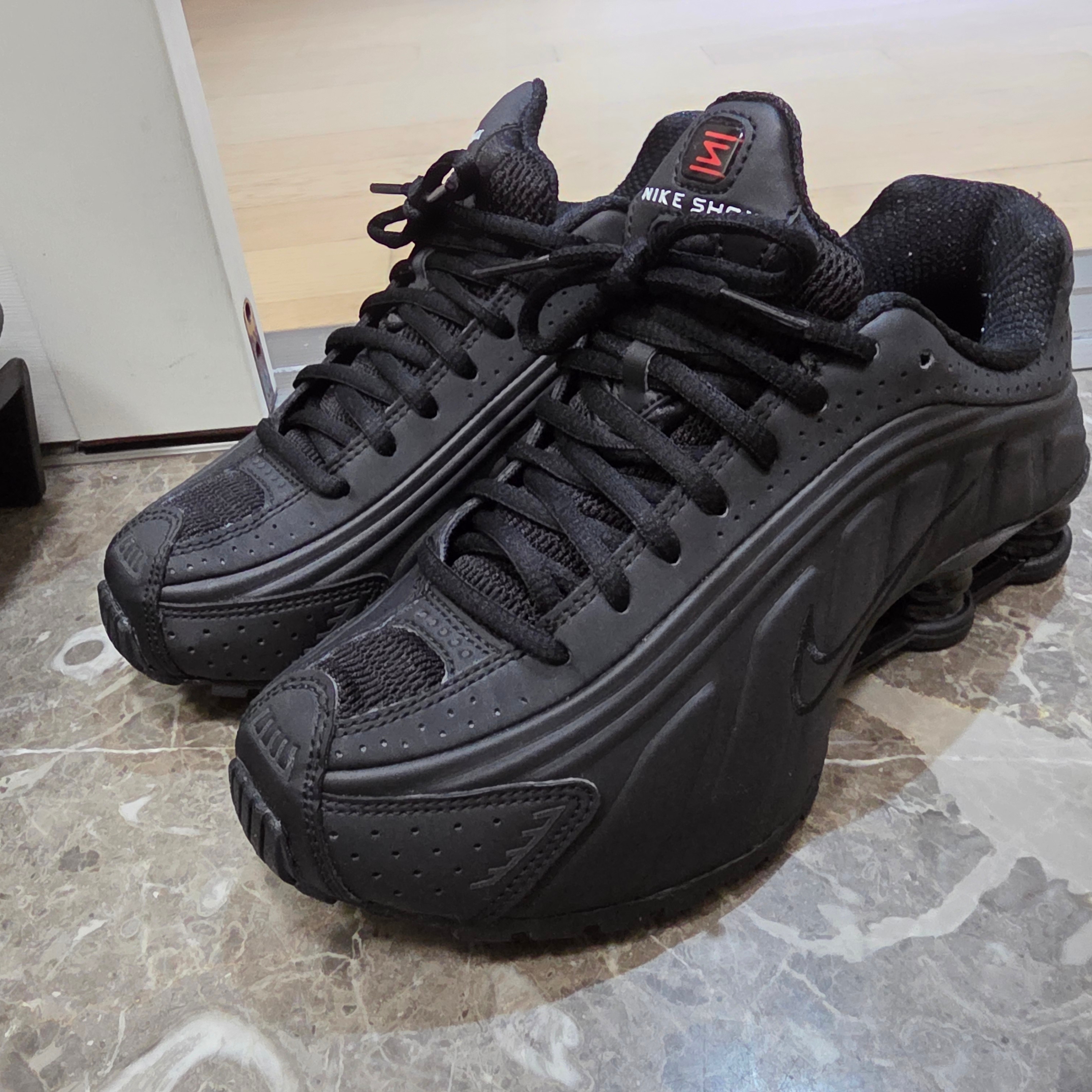(W) Nike Shox R4 Black 착용 스타일