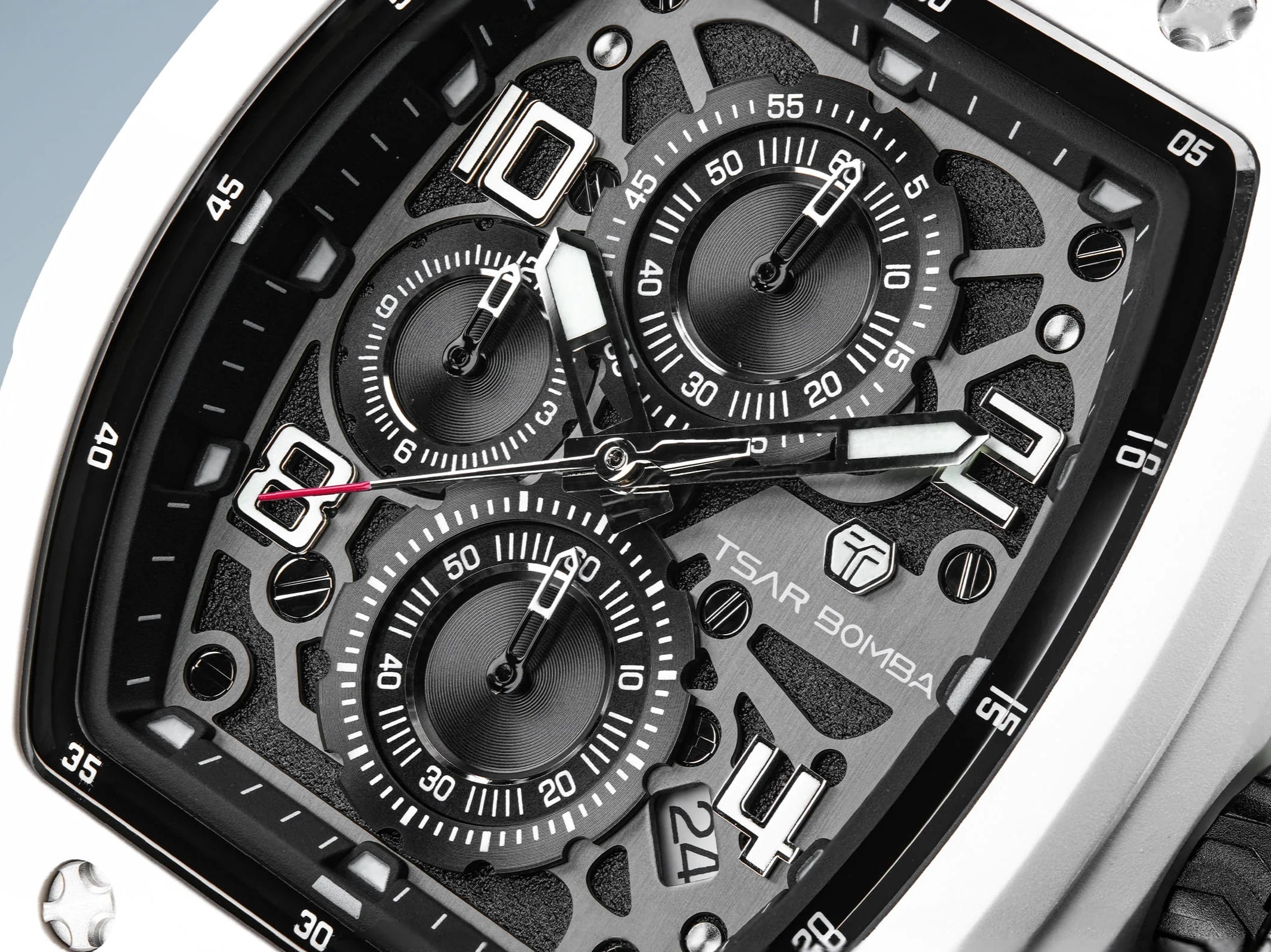Tsar Bomba Elemental Bioceramic Chronograph Calendar Quartz TB8224B-01 White 착용 스타일