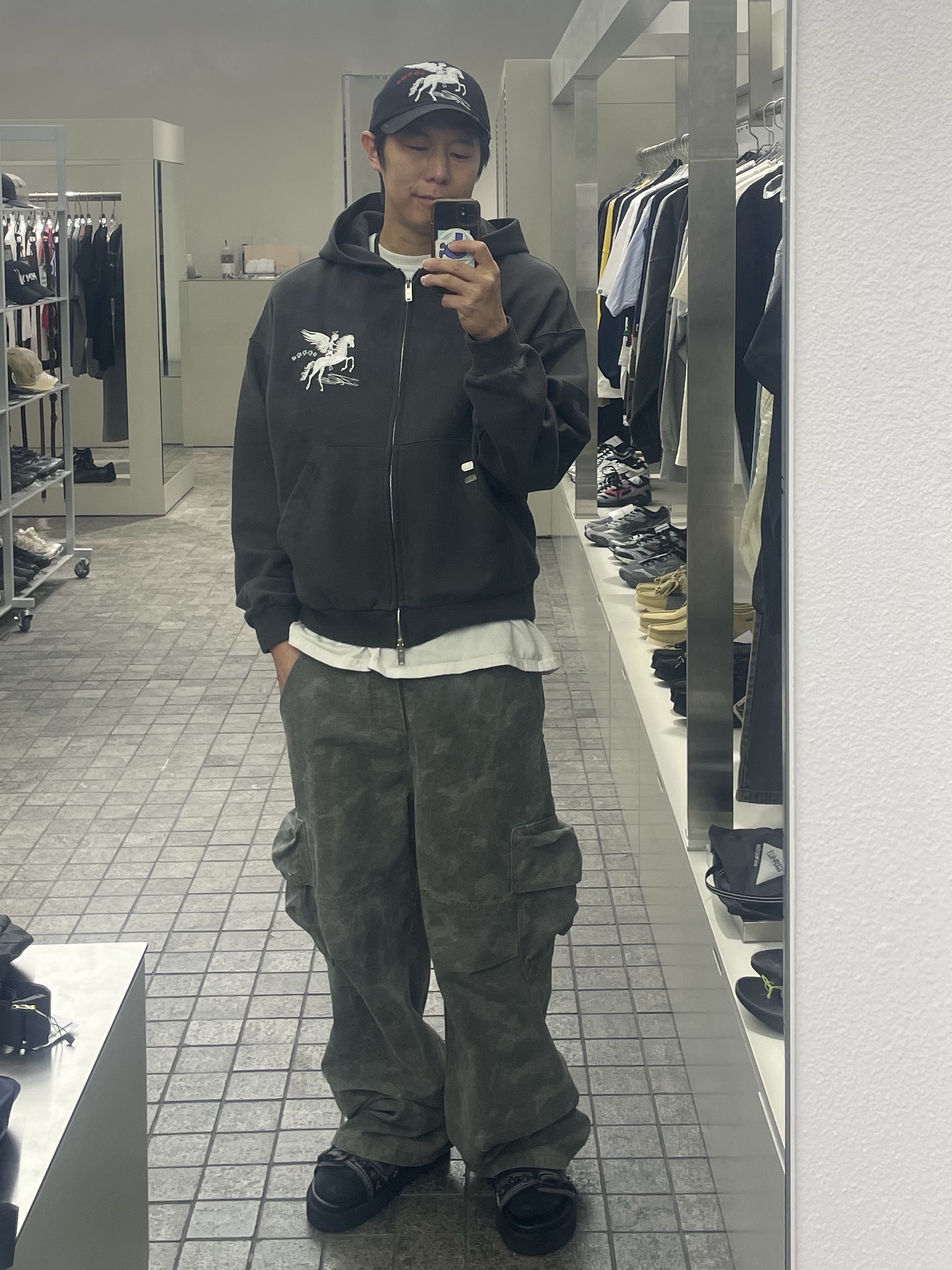 [트리플적립] [KREAM 단독] PACOSPLY Falling Angel Zip Up Hoodie Charcoal, [트리플적립] PACOSPLY Allday Cargo Pants Camo 착용 스타일