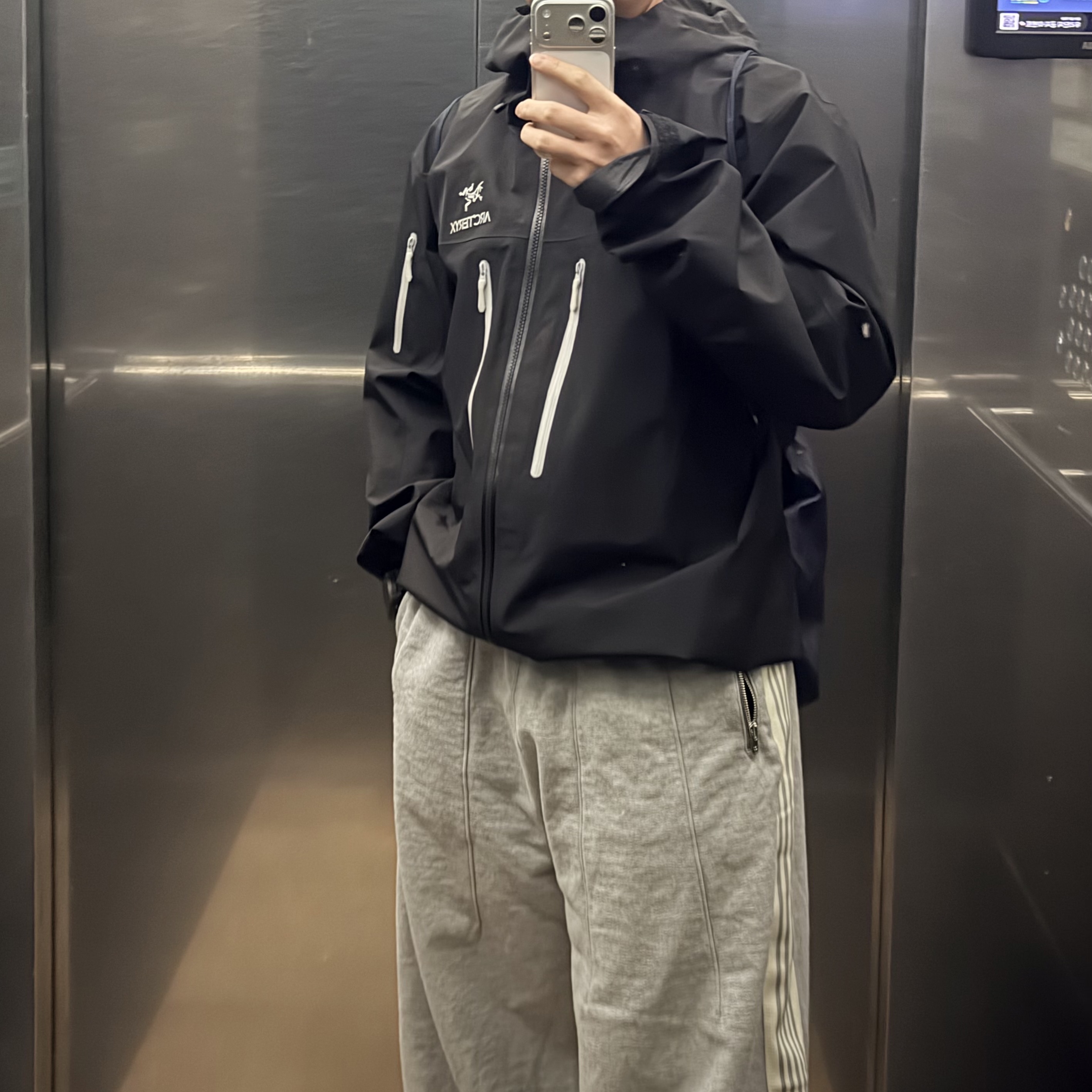 Needles x LHP H.D. Track Pants Cotton Jersey Grey, Arc'teryx Alpha SV Jacket Orca 착용 스타일
