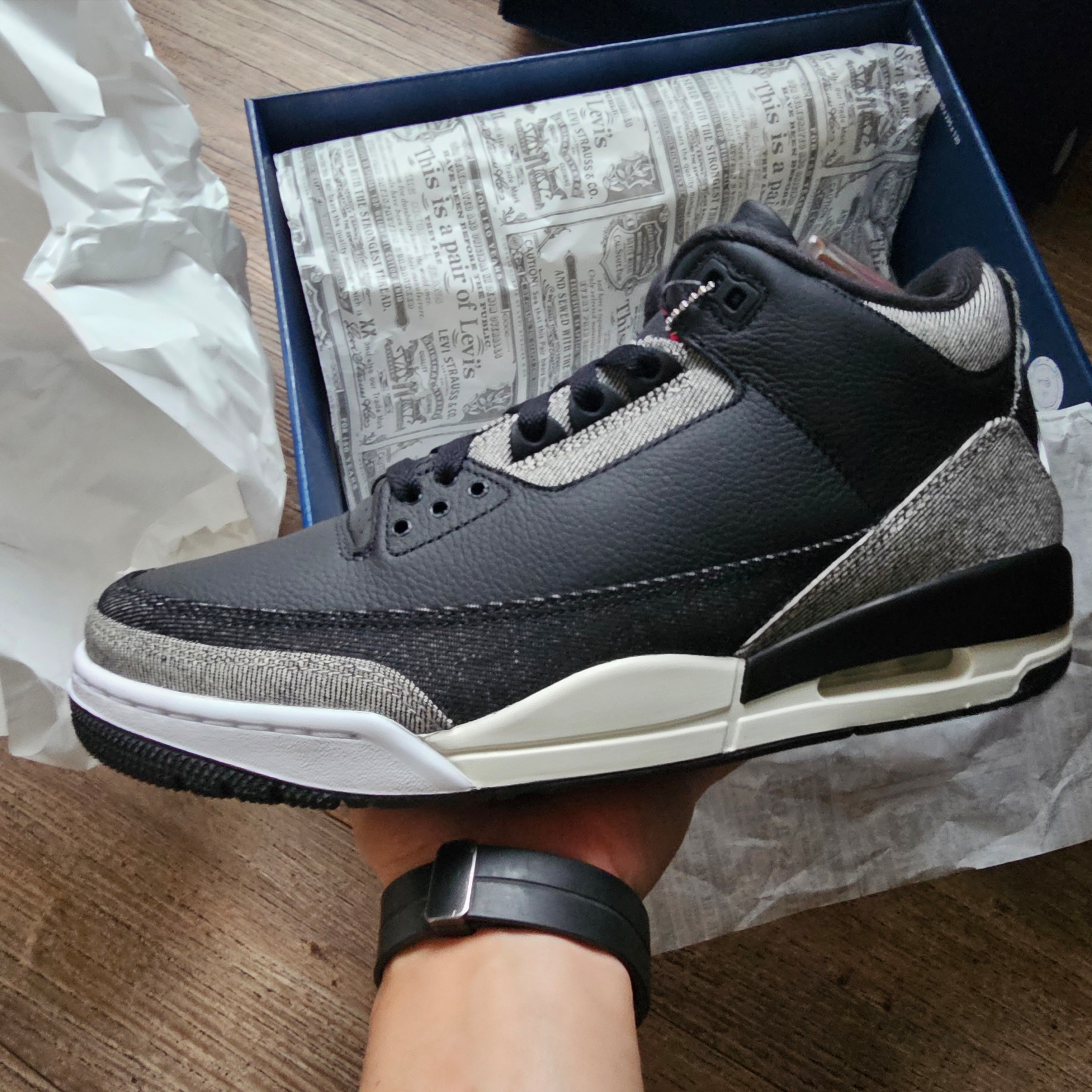 Jordan 3 x Levi’s Black and White 착용 스타일 - 2