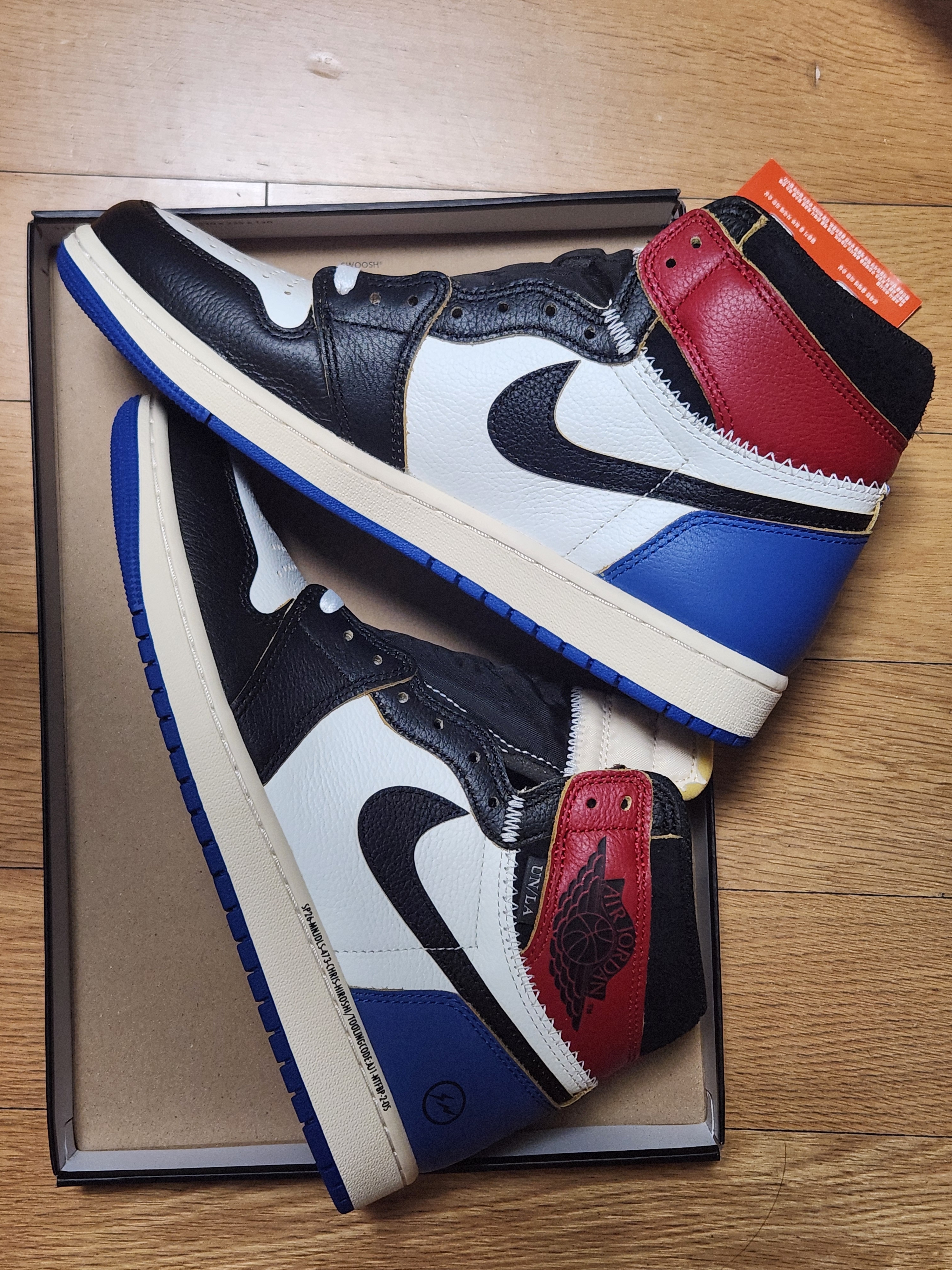 Jordan 1 x Fragment x Union LA Black and Varsity Red 착용 스타일