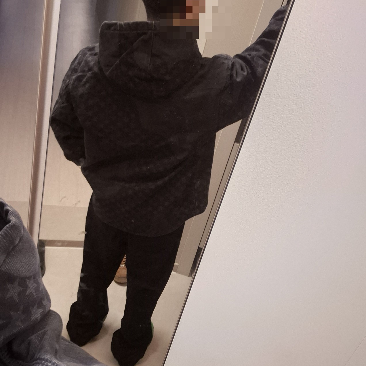Supreme Flag Quilted Hooded Work Jacket Black - 26SS, Jordan x Travis Scott Jumpman Jack TR Green Spark Vapor Green 착용 스타일 - 4