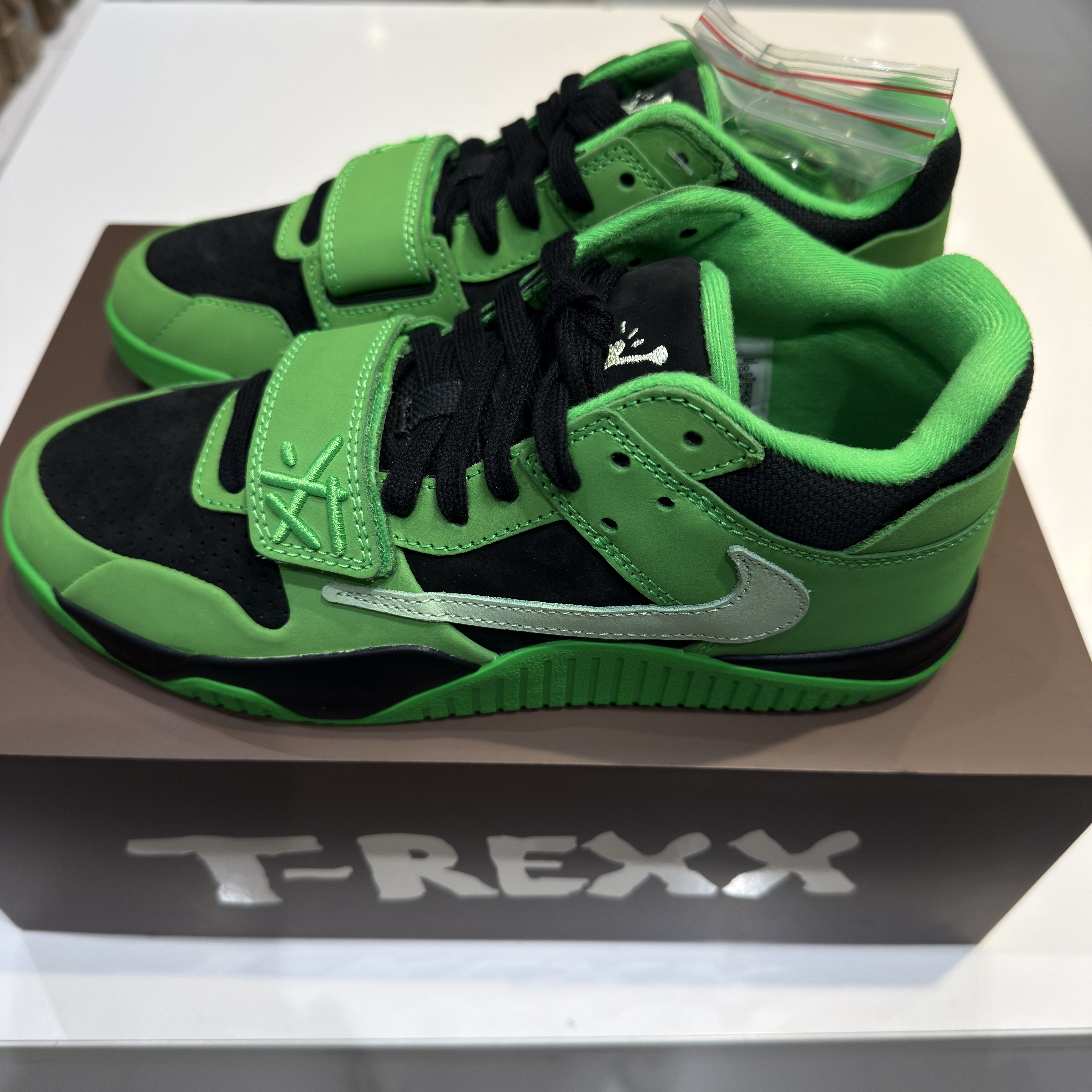 Jordan x Travis Scott Jumpman Jack TR Green Spark Vapor Green 착용 스타일 - 2