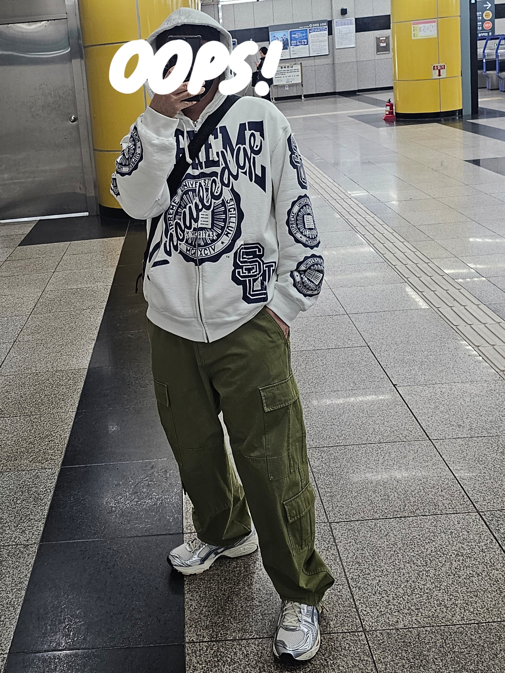 Supreme Knowledge Reigns Zip Up Hooded Sweatshirt White - 25FW, Stussy Ripstop Surplus Cargo Pants Vintage Olive 착용 스타일 - 1