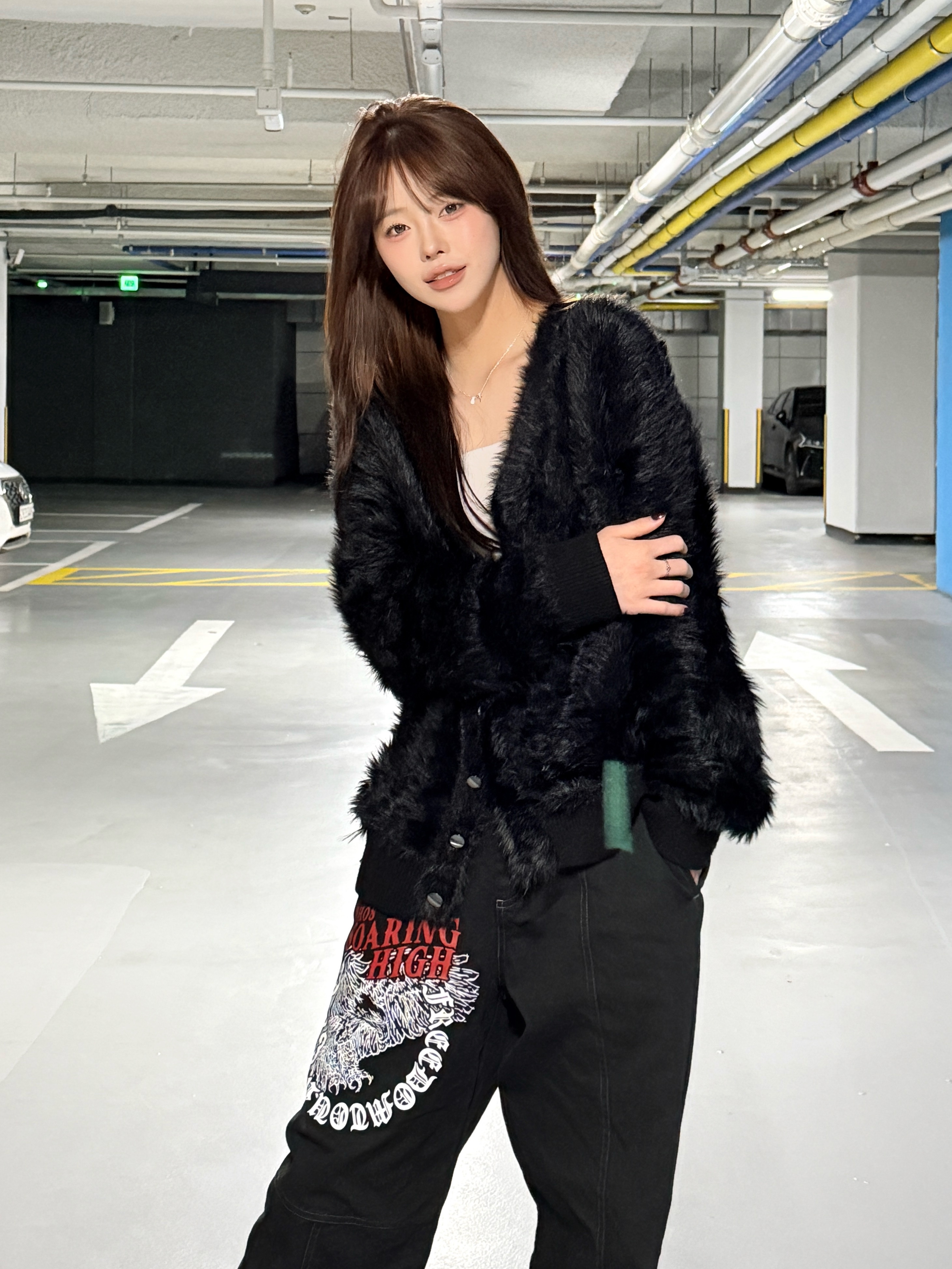 PHOS333 Hairy Cardigan Black, PHOS333 Hairy Cardigan Beige 착용 스타일 - 1